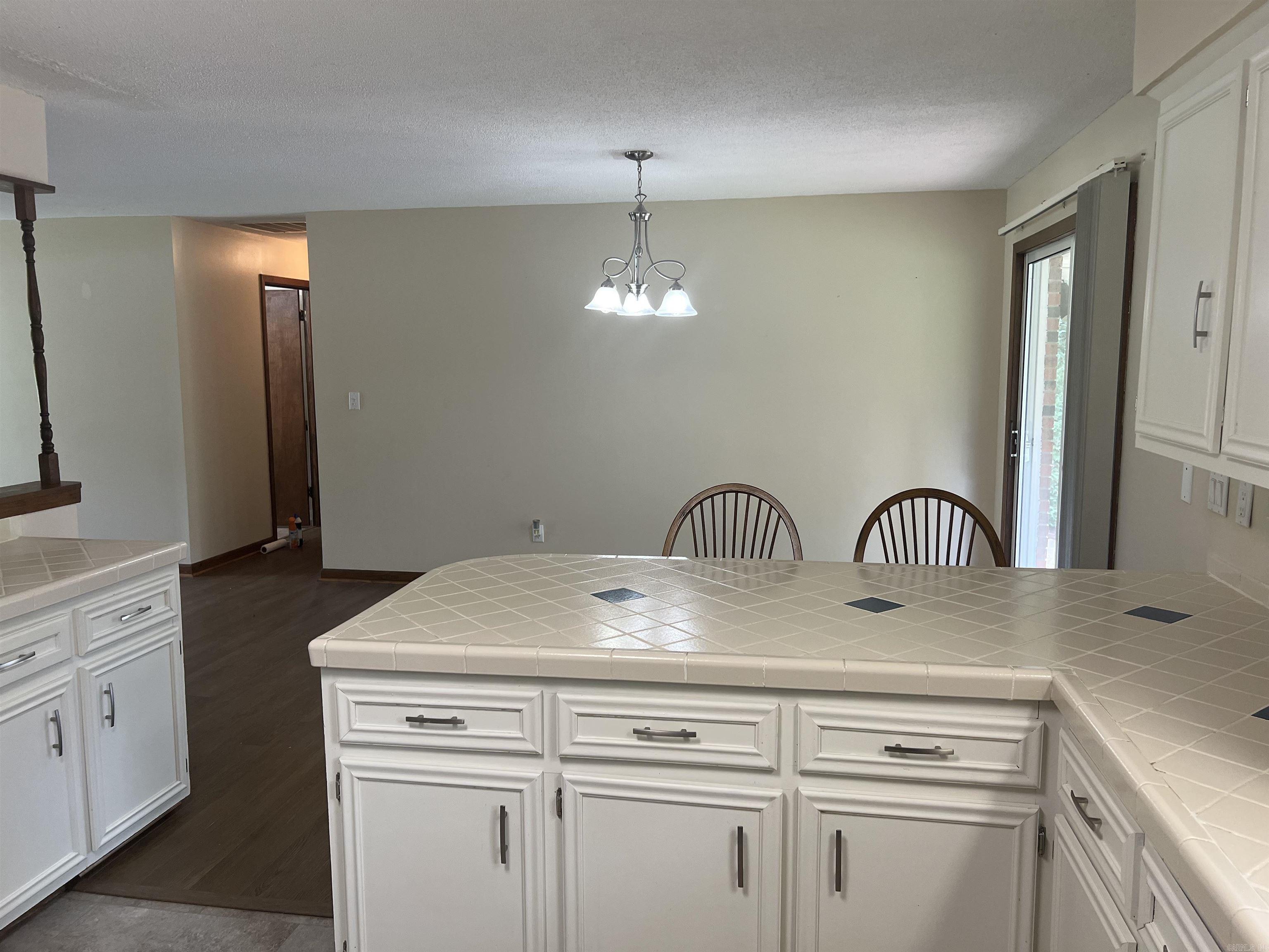 COUNTRY CLUB ESTATES - Residential