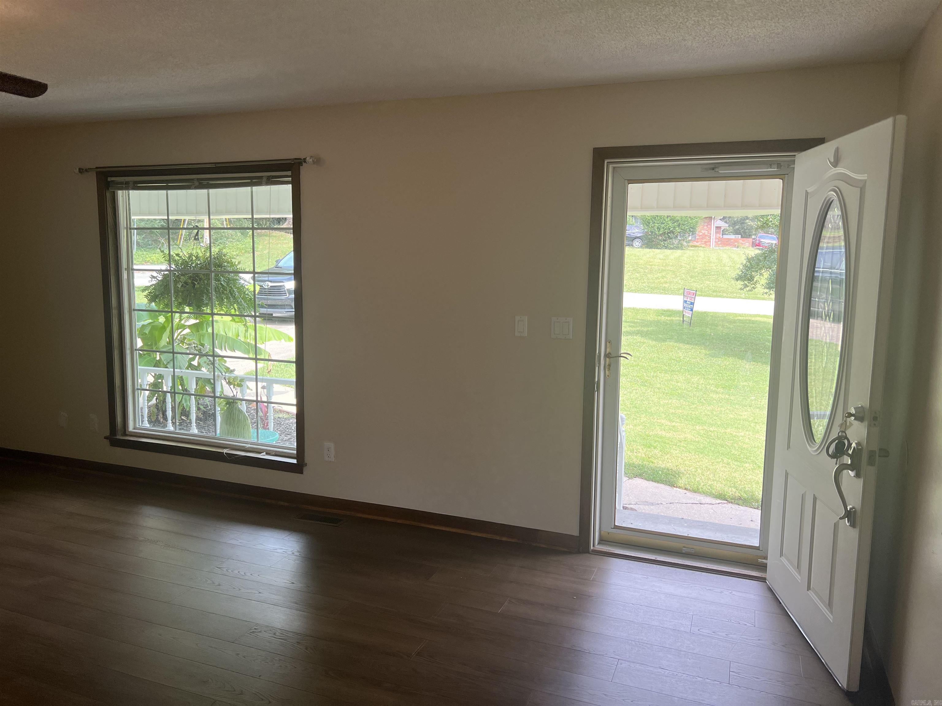 COUNTRY CLUB ESTATES - Residential