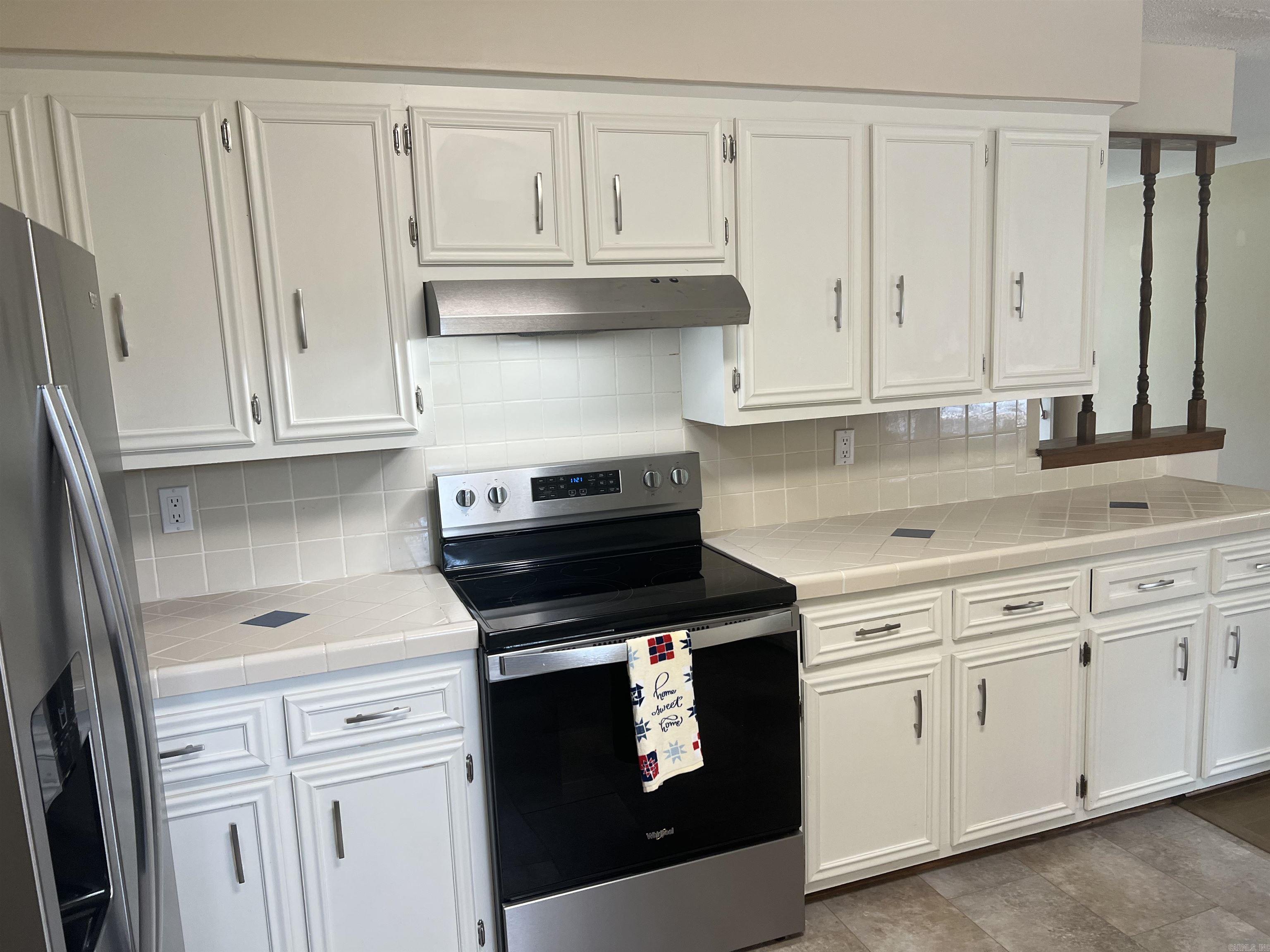 COUNTRY CLUB ESTATES - Residential