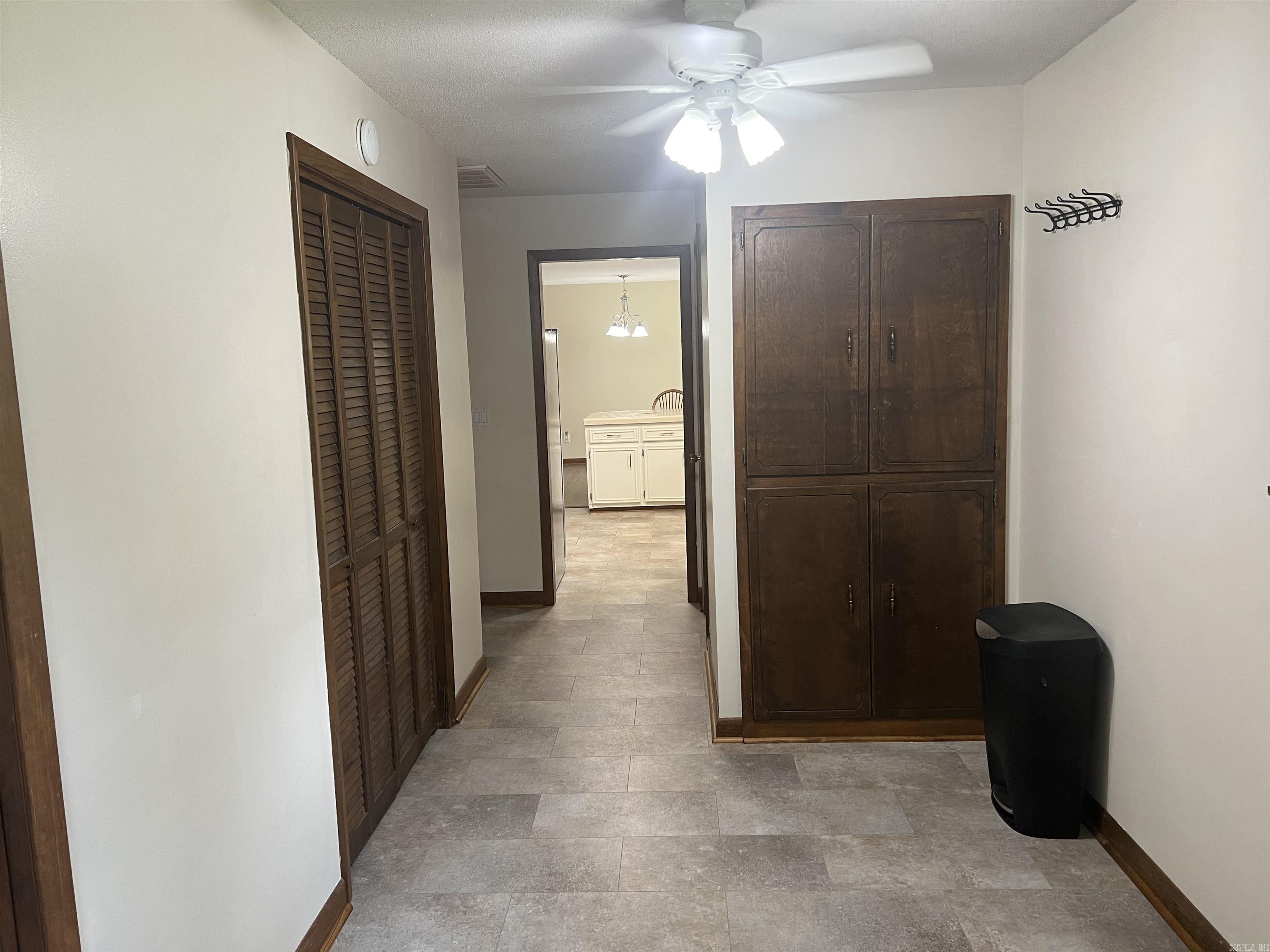 COUNTRY CLUB ESTATES - Residential