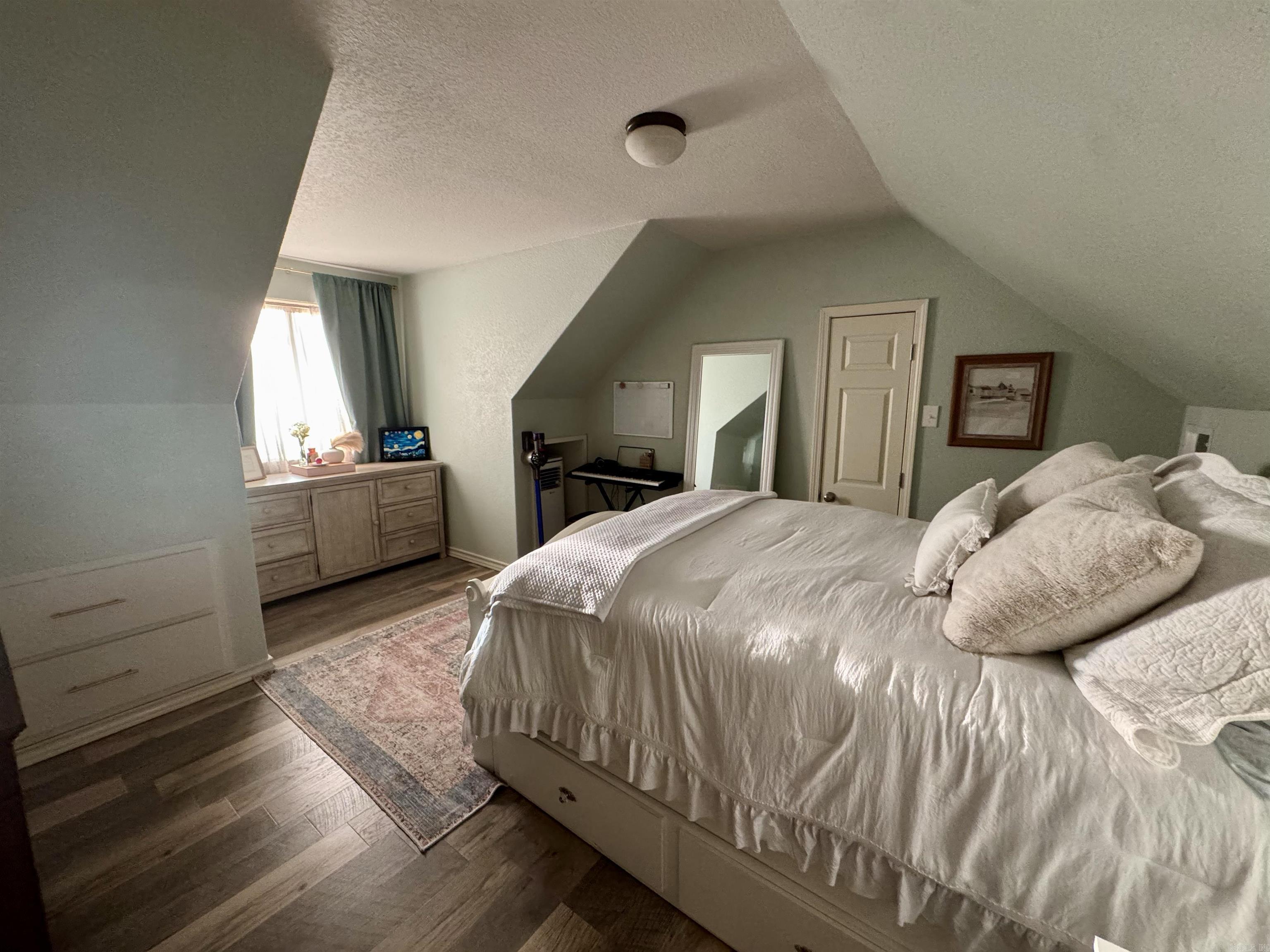 EAGLE ROCK - Residential