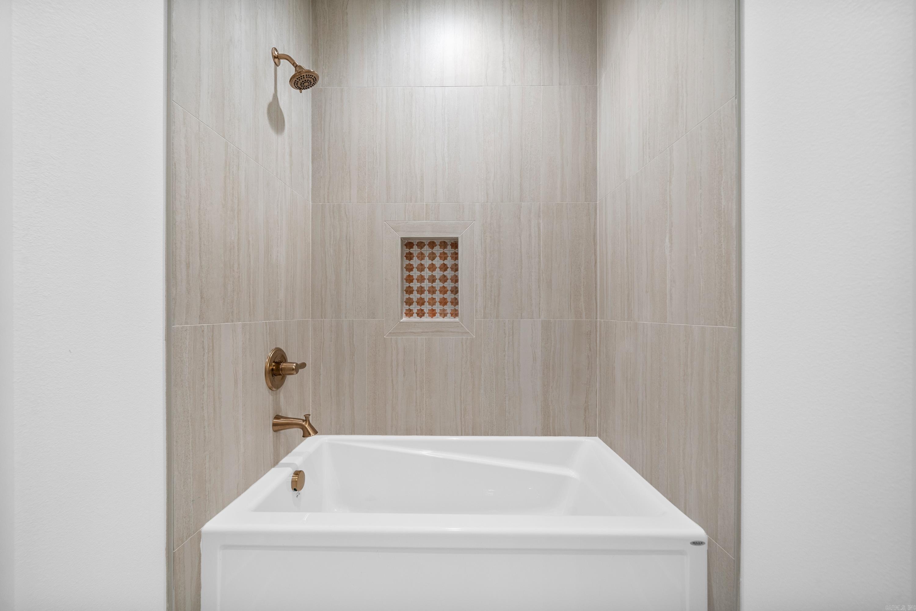 MARIA - Residential