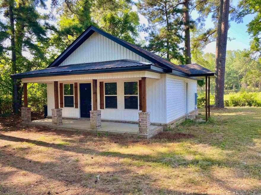 Take a look at this 1 bedroom, 1 bath home, built in 2020! Nestled in a serene, private, shaded are, this property offers the perfect blend of modern convenience and tranquil living. The loft provides versatility, easily accomadating a second bedroom area or could serve as an office. Located just minutes from town!