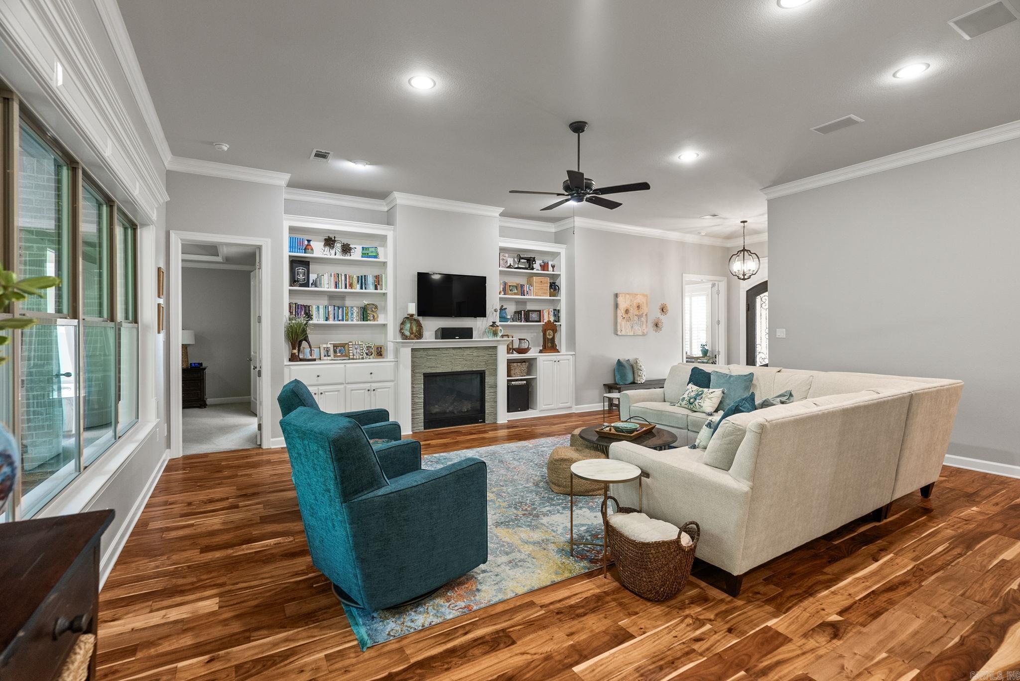 WOODLANDS EDGE - Residential