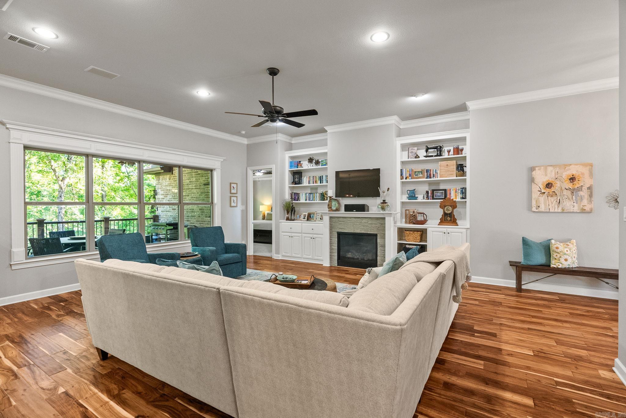 WOODLANDS EDGE - Residential