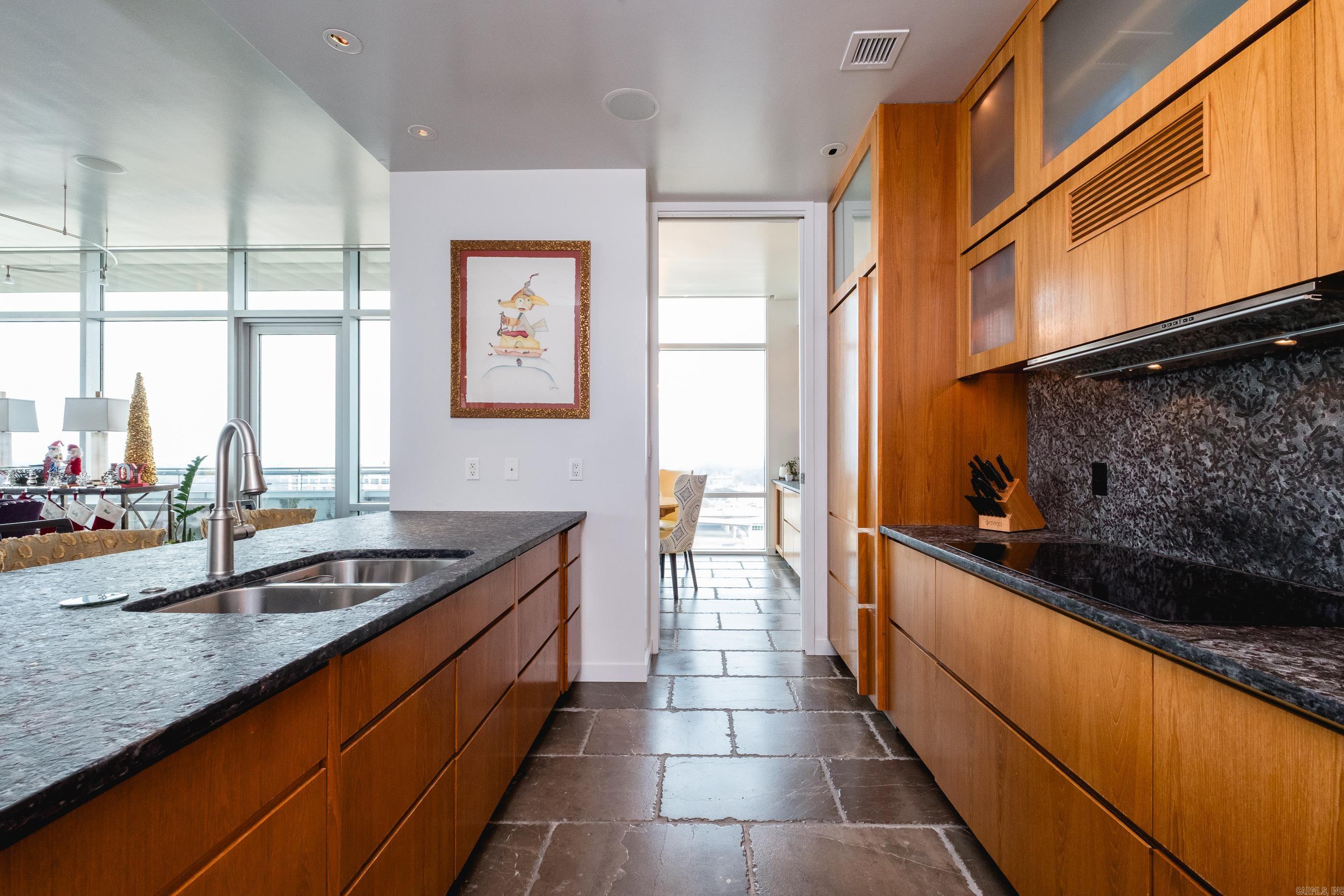 300 THIRD HPR - Residential