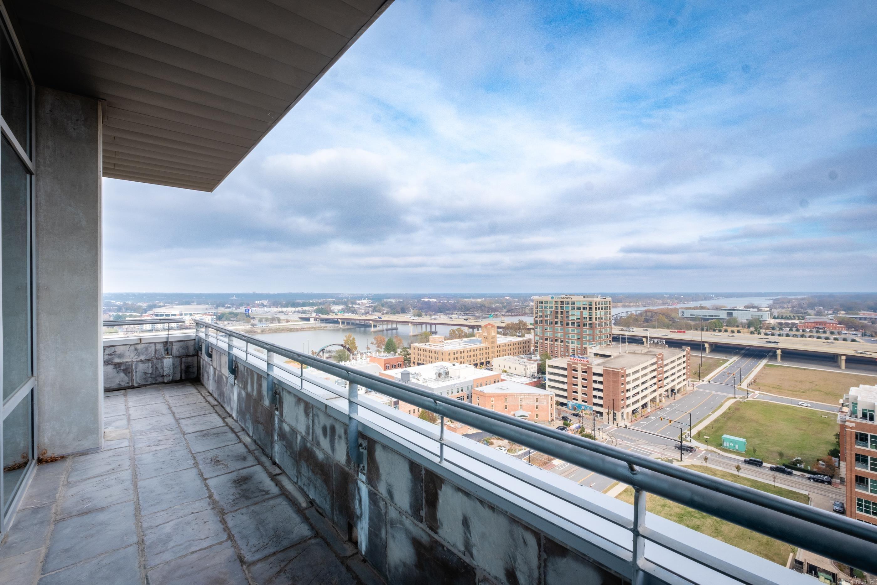 300 THIRD HPR - Residential