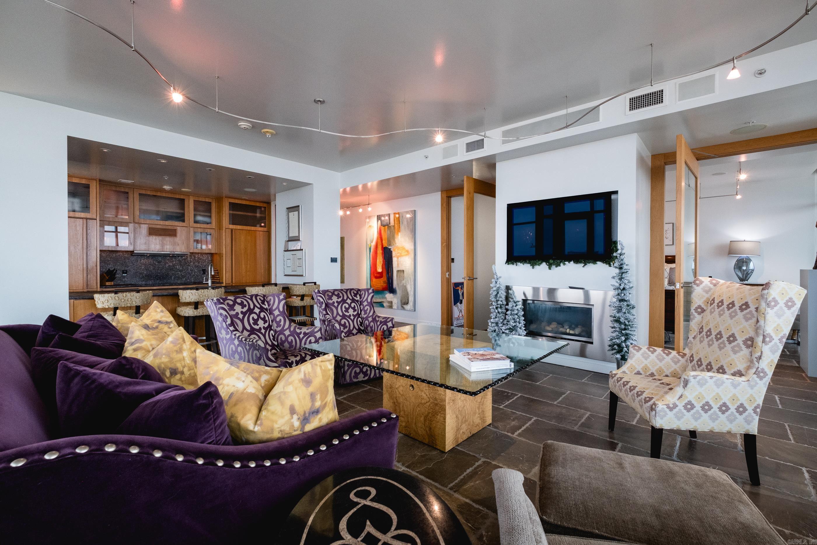 300 THIRD HPR - Residential