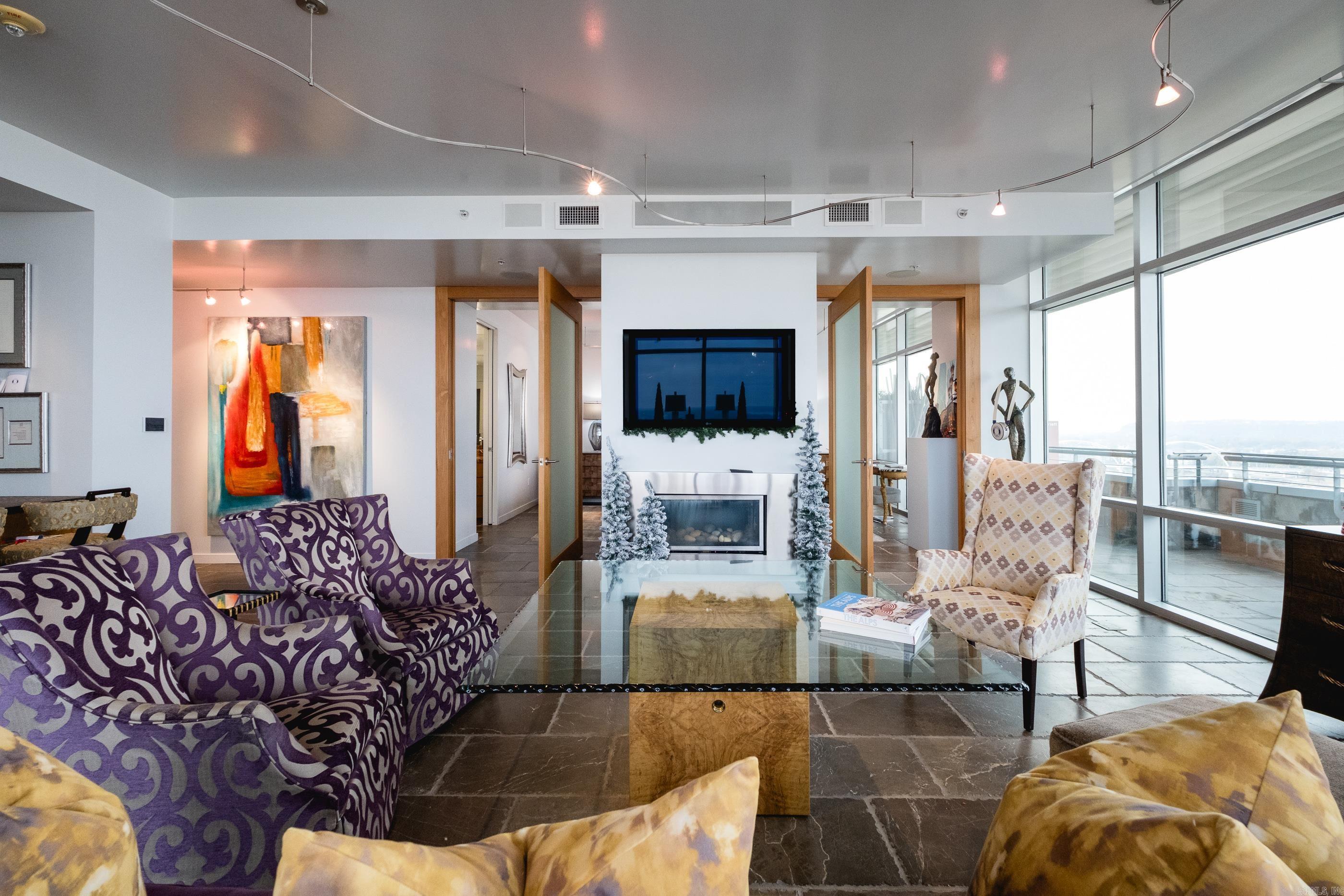 300 THIRD HPR - Residential