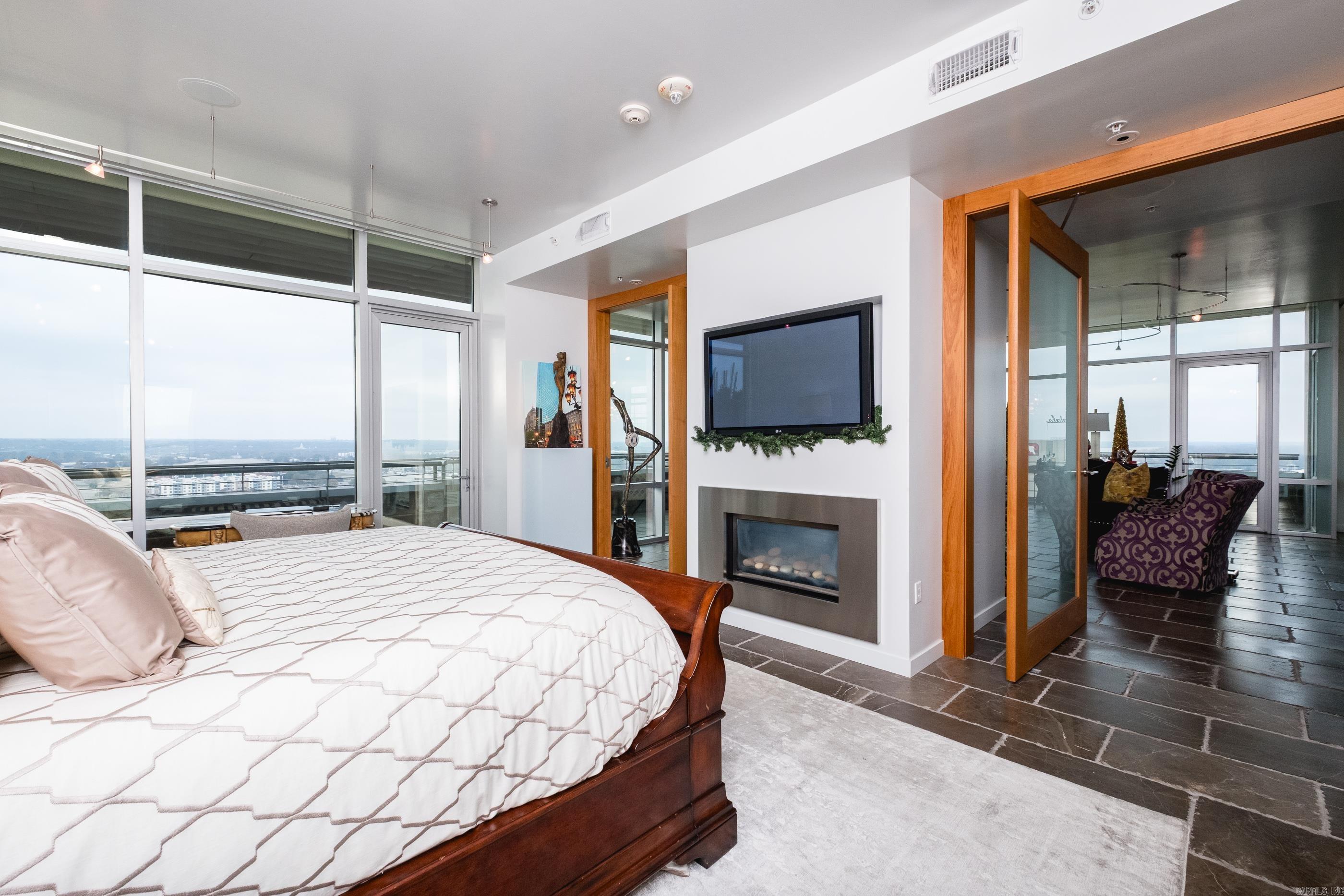 300 THIRD HPR - Residential