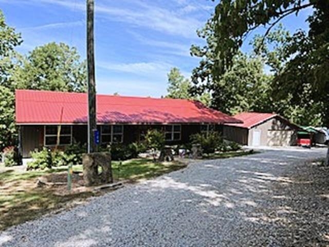 Matthews Mountain Estate - Residential