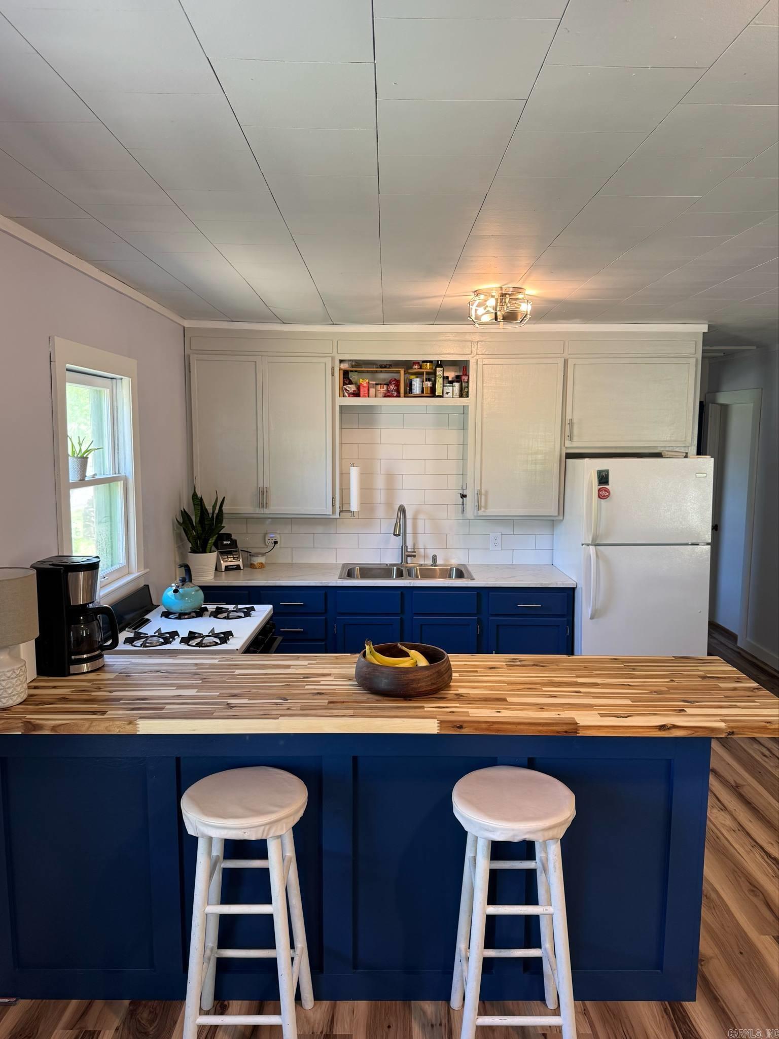 Mena Original - Residential