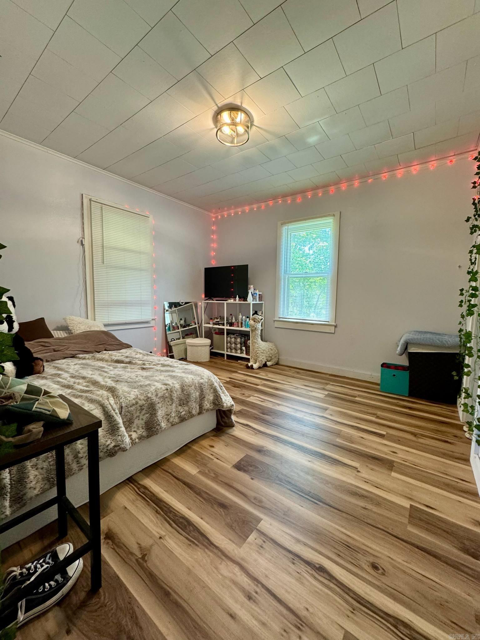 Mena Original - Residential