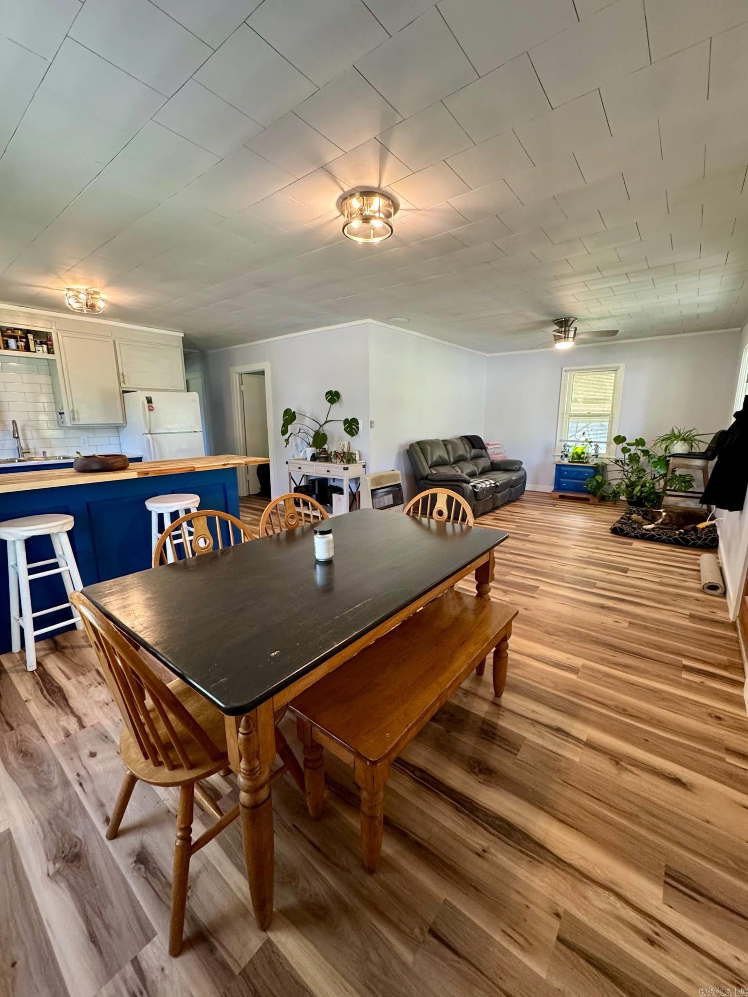 Mena Original - Residential