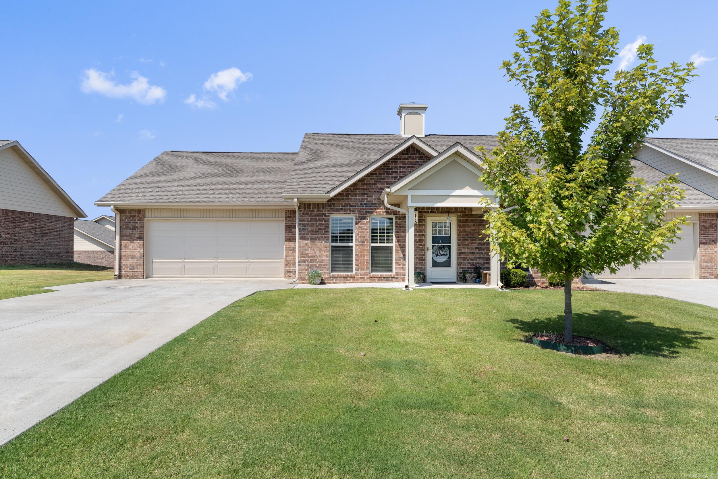 Downsize your space, upgrade your lifestyleāthis brick townhome in the heart of Mountain Home blends comfort and convenience in the scenic Ozarks. Offering 3 bedrooms, 2 baths, and 1,364 sq ft of thoughtfully designed living space, plus a 2-car garage and irrigation system, itās the perfect balance of easy care and modern comfort. Located in Glenbriar Commons, youāll enjoy a welcoming neighborhood with clubhouse gatherings, walking trails, and plenty of opportunities to connect. Spend your days on nearby golf courses, at the library, exploring Mountain Home Square, or relaxing by the areaās lakes and rivers. Baxter Health and other everyday amenities are just minutes away, giving you peace of mind and convenience. This townhome delivers efficient, elegant living in a vibrant communityāwhere downsizing truly means upgrading your lifestyle.