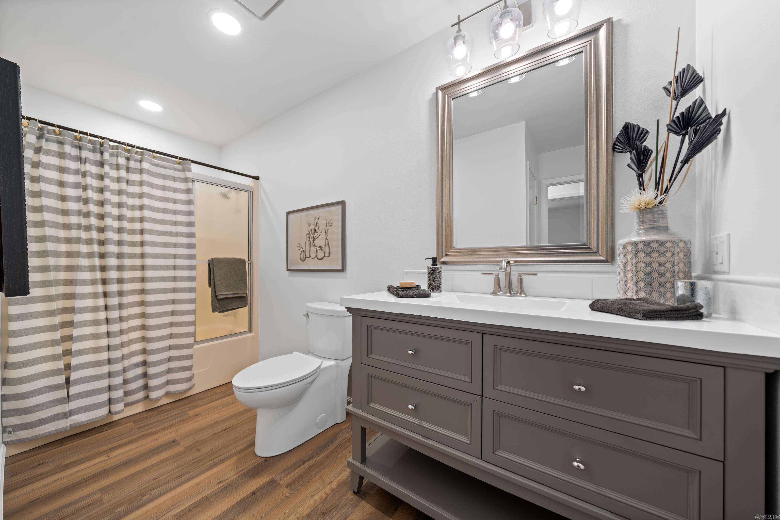 CLEVELAND SHORES - Residential