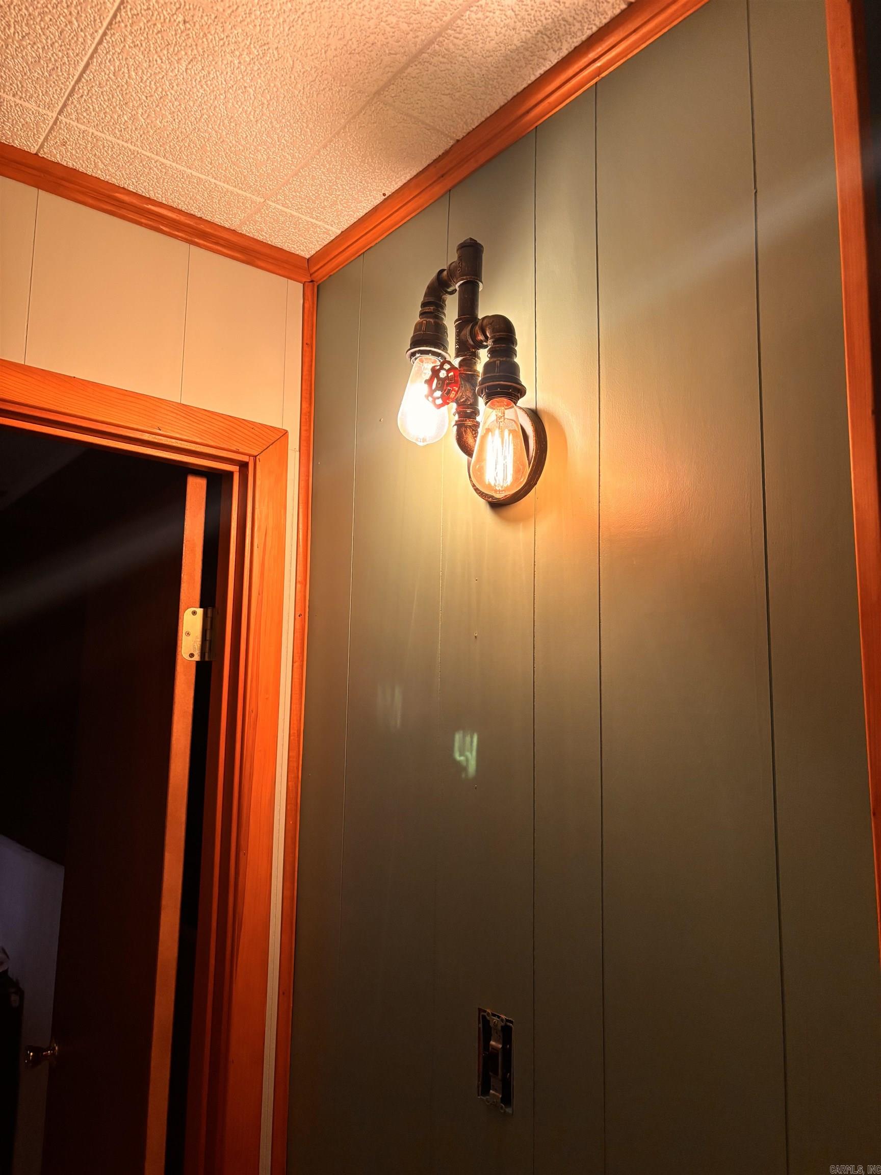 TOMAHAWK VILLAGE - Residential