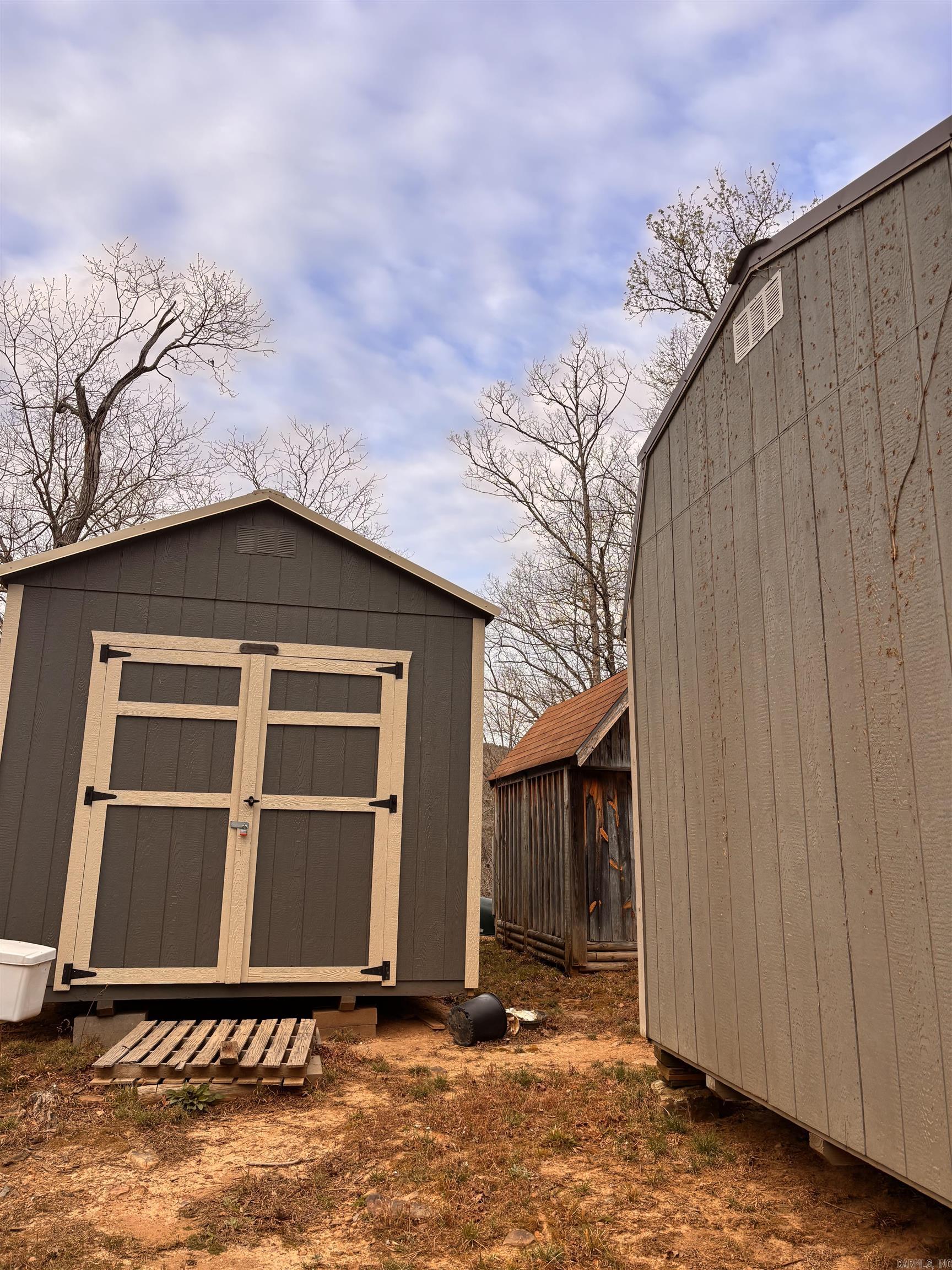 TOMAHAWK VILLAGE - Residential