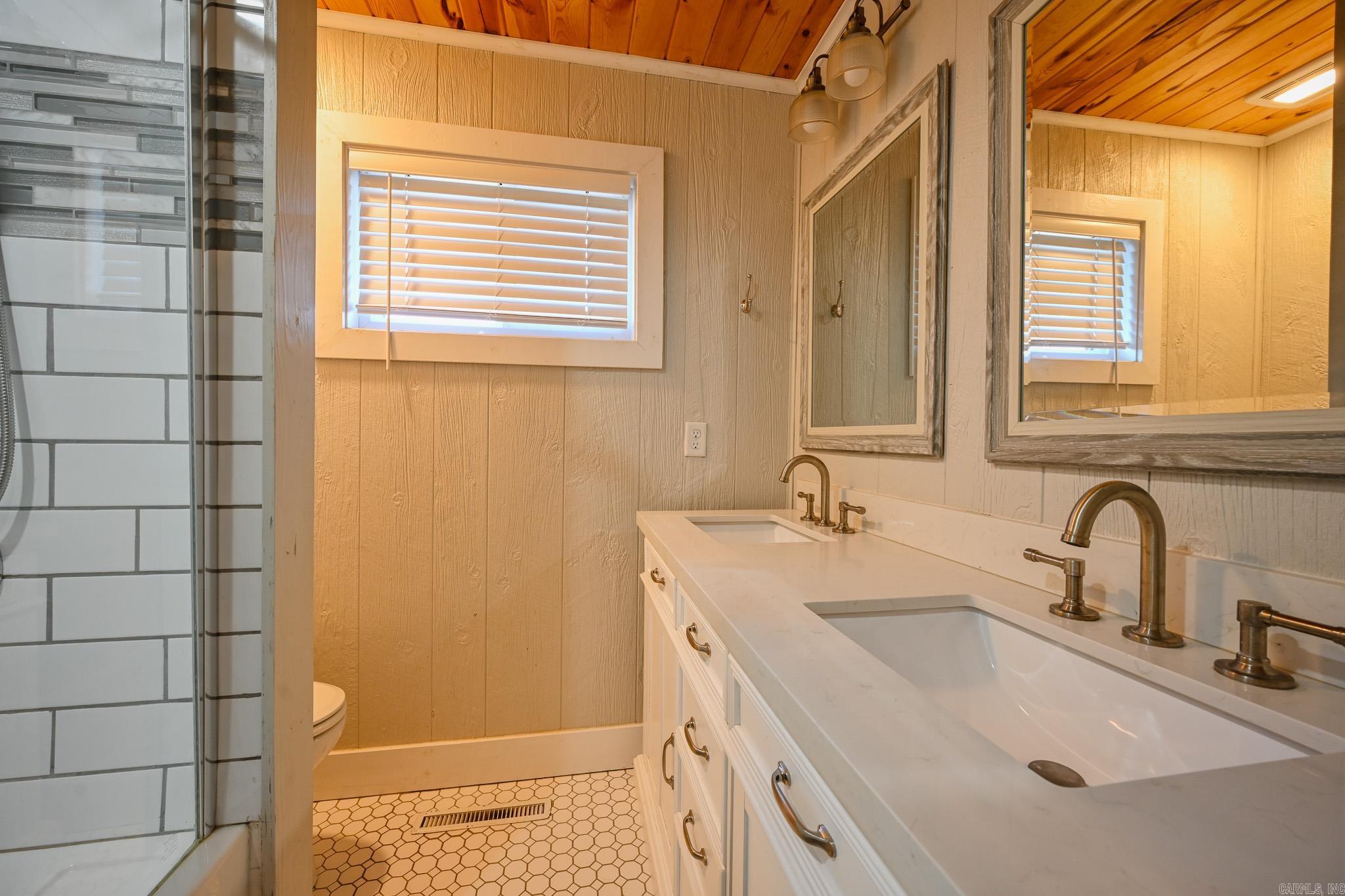 Mena Original - Residential