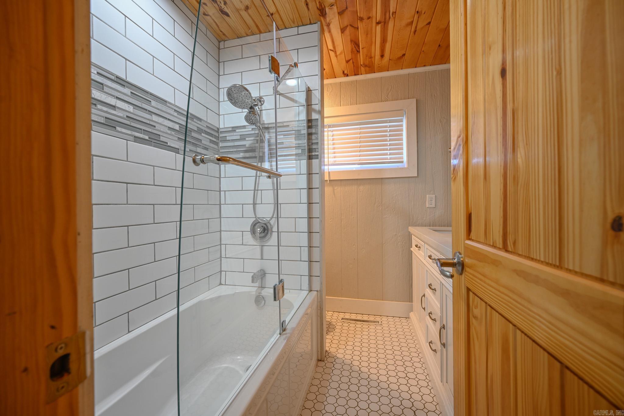 Mena Original - Residential