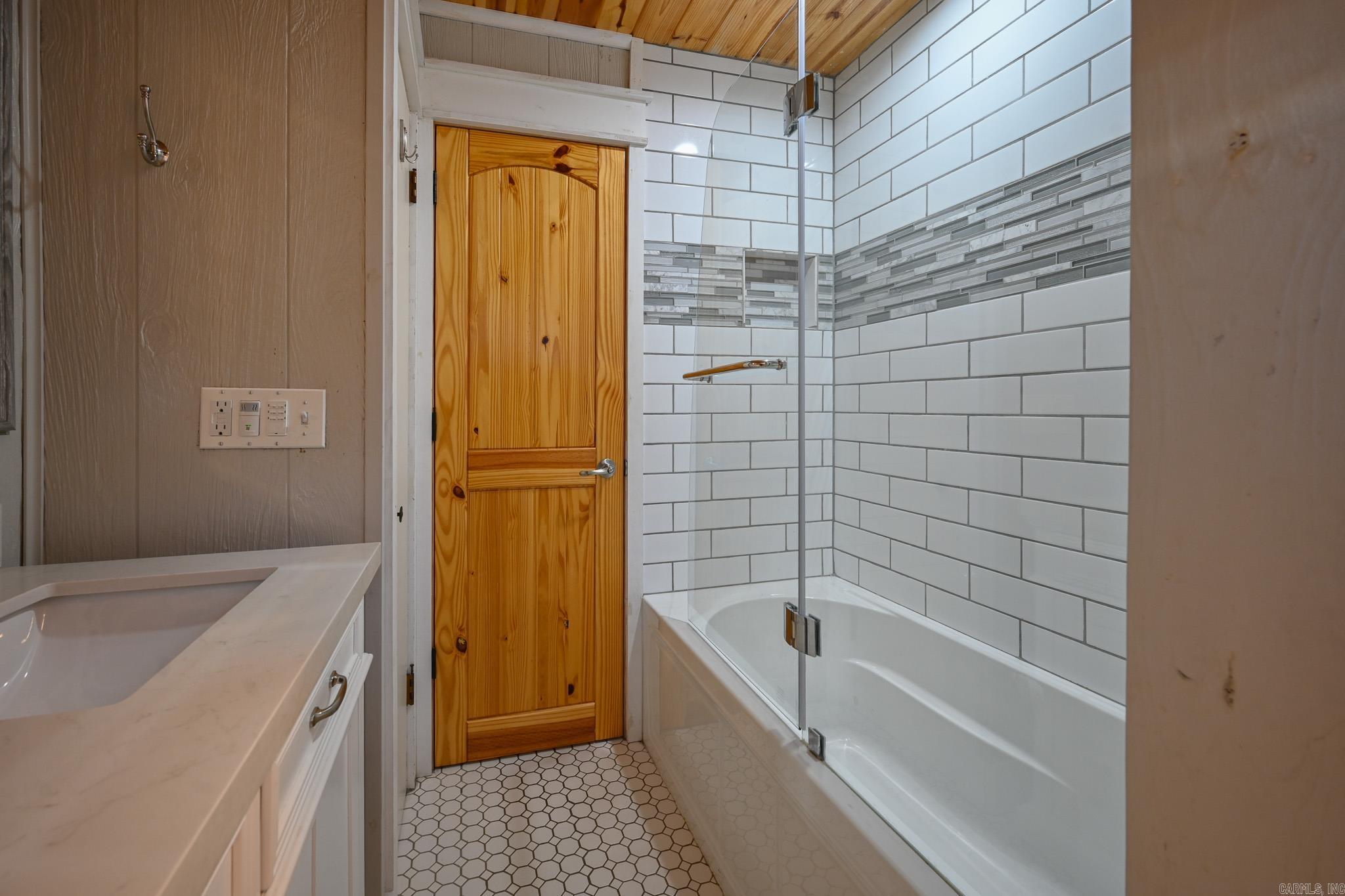 Mena Original - Residential