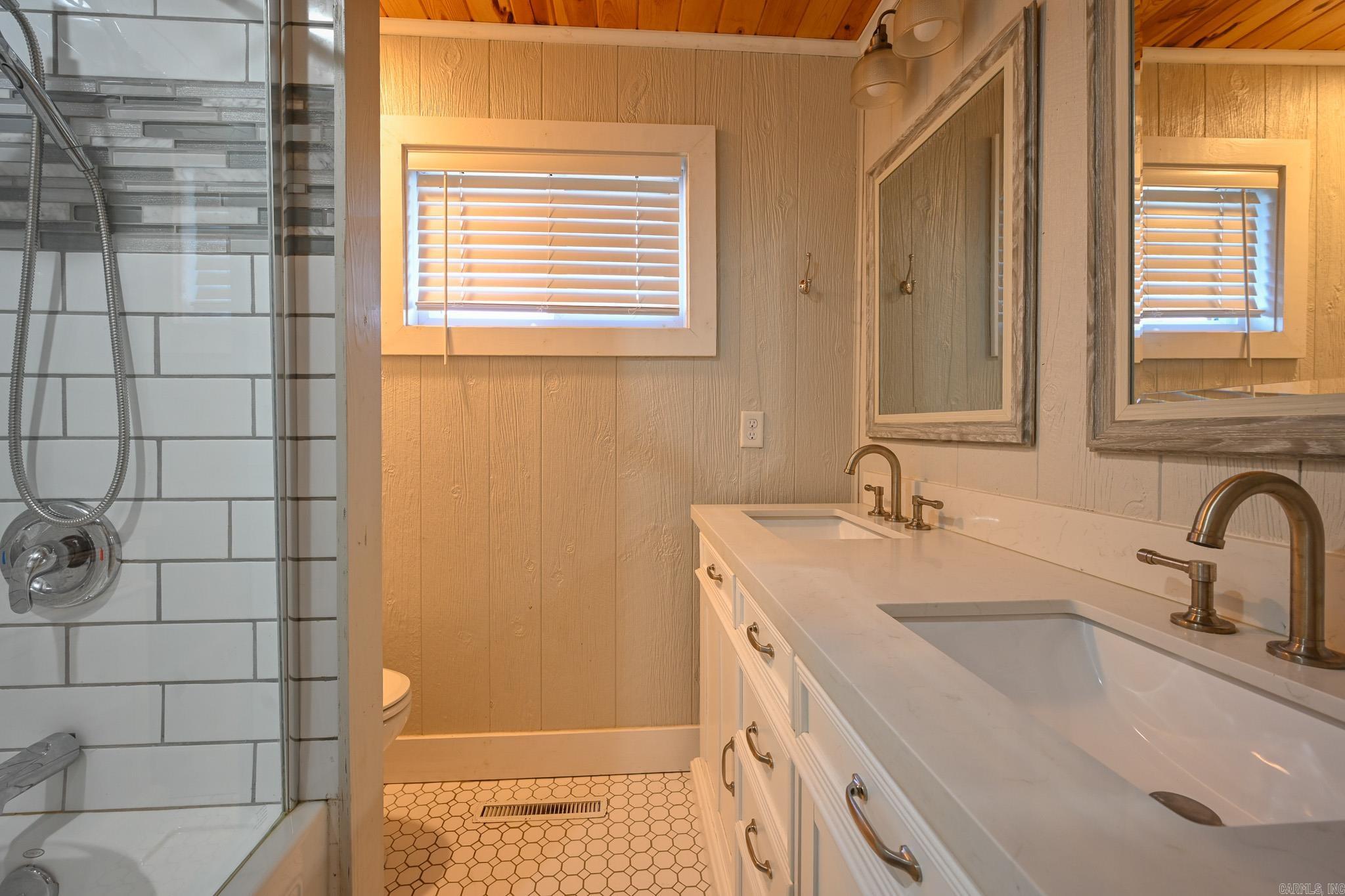 Mena Original - Residential