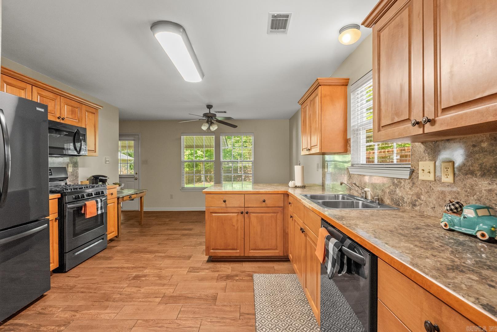 RIVER OAKS - Residential