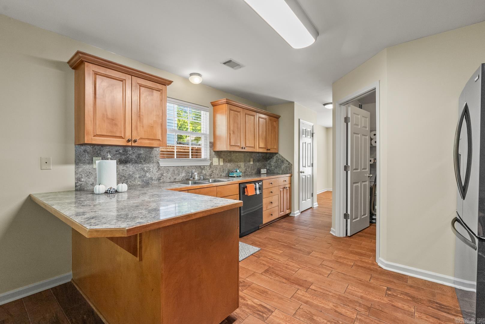 RIVER OAKS - Residential
