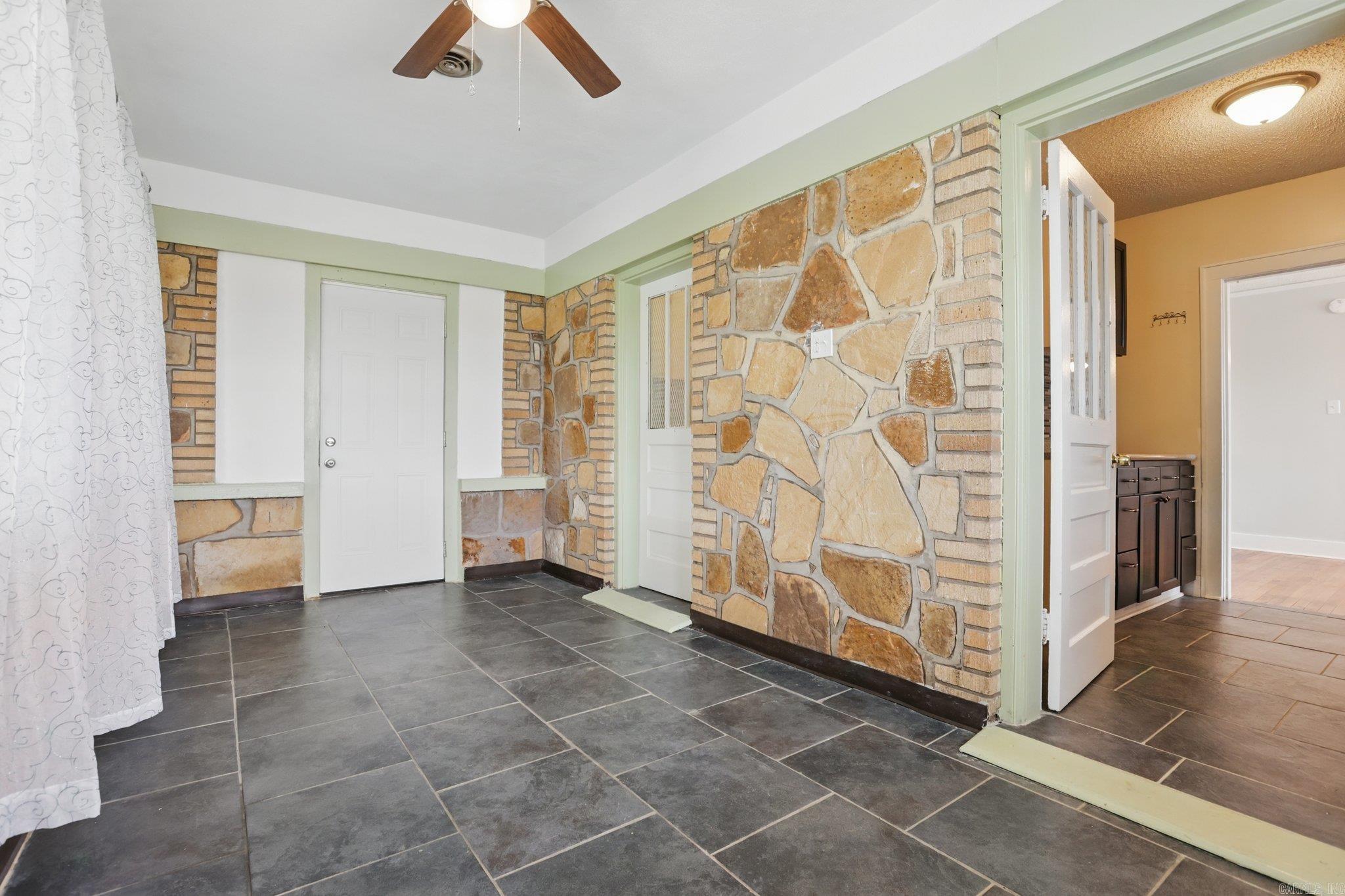 Barrow John 2L - Residential Lease