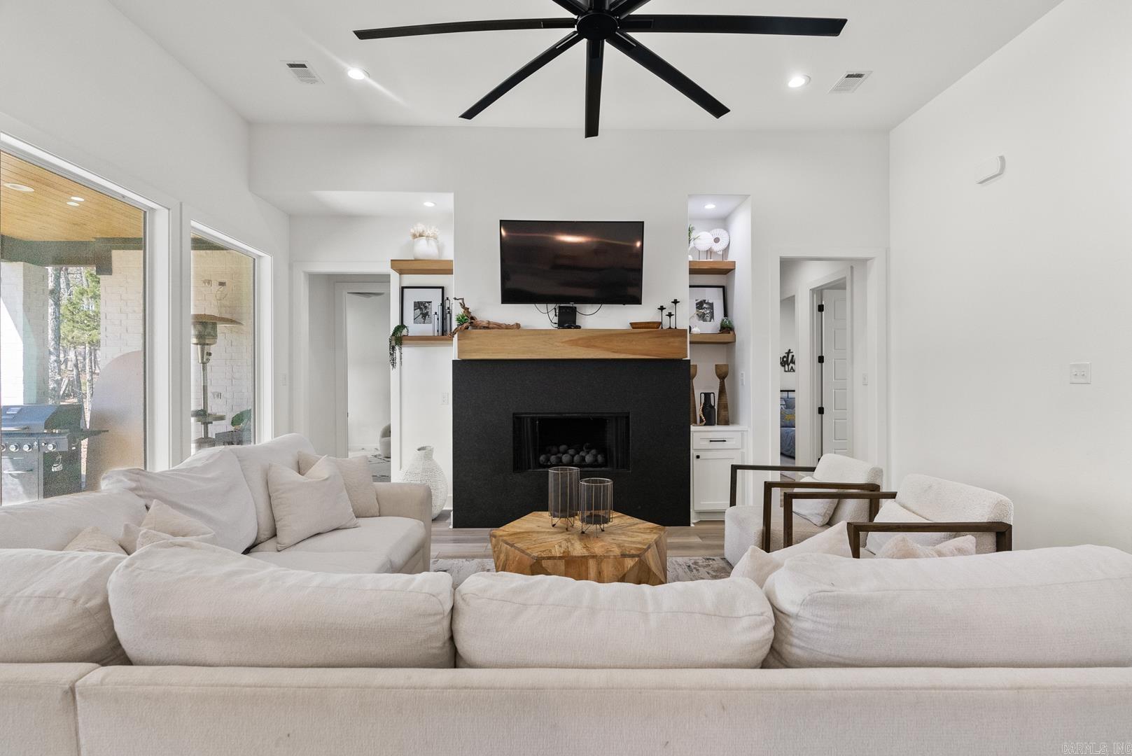 CRESTHAVEN - Residential