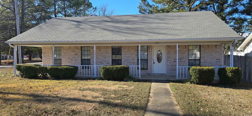 NON Smoking 3 BR/2 BA home in Bryant schools. Kitchen is furnished with appliances including fridge, stove, and dishwasher. New carpet in bedrooms. Also included are blinds, ceiling fans, walkin closet, washer and dryer connections off the hall, dining area in the kitchen, deck, fenced back yard, and 2 car garage. Pets may be considered.