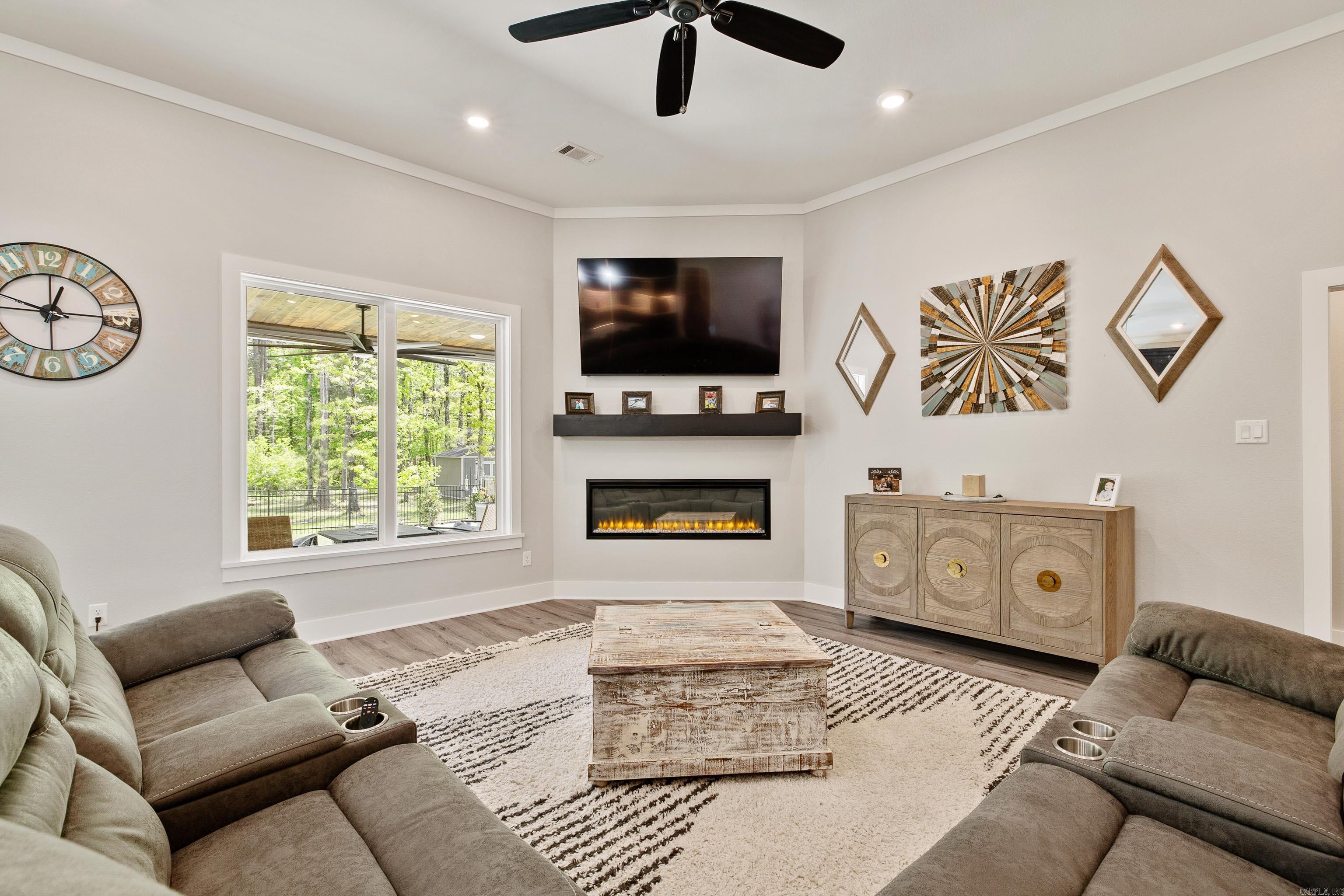 CREEKSIDE - Residential