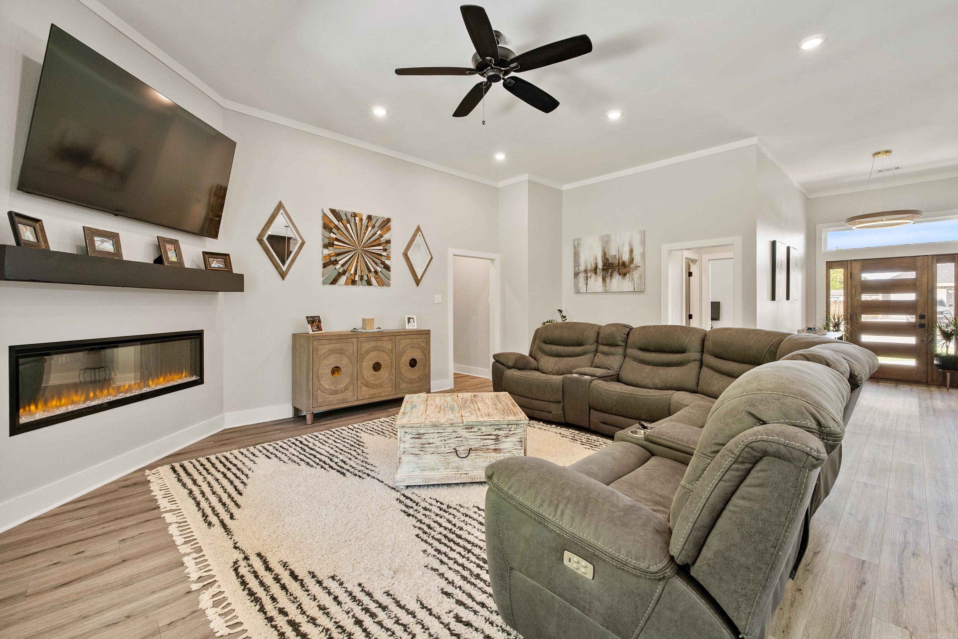 CREEKSIDE - Residential