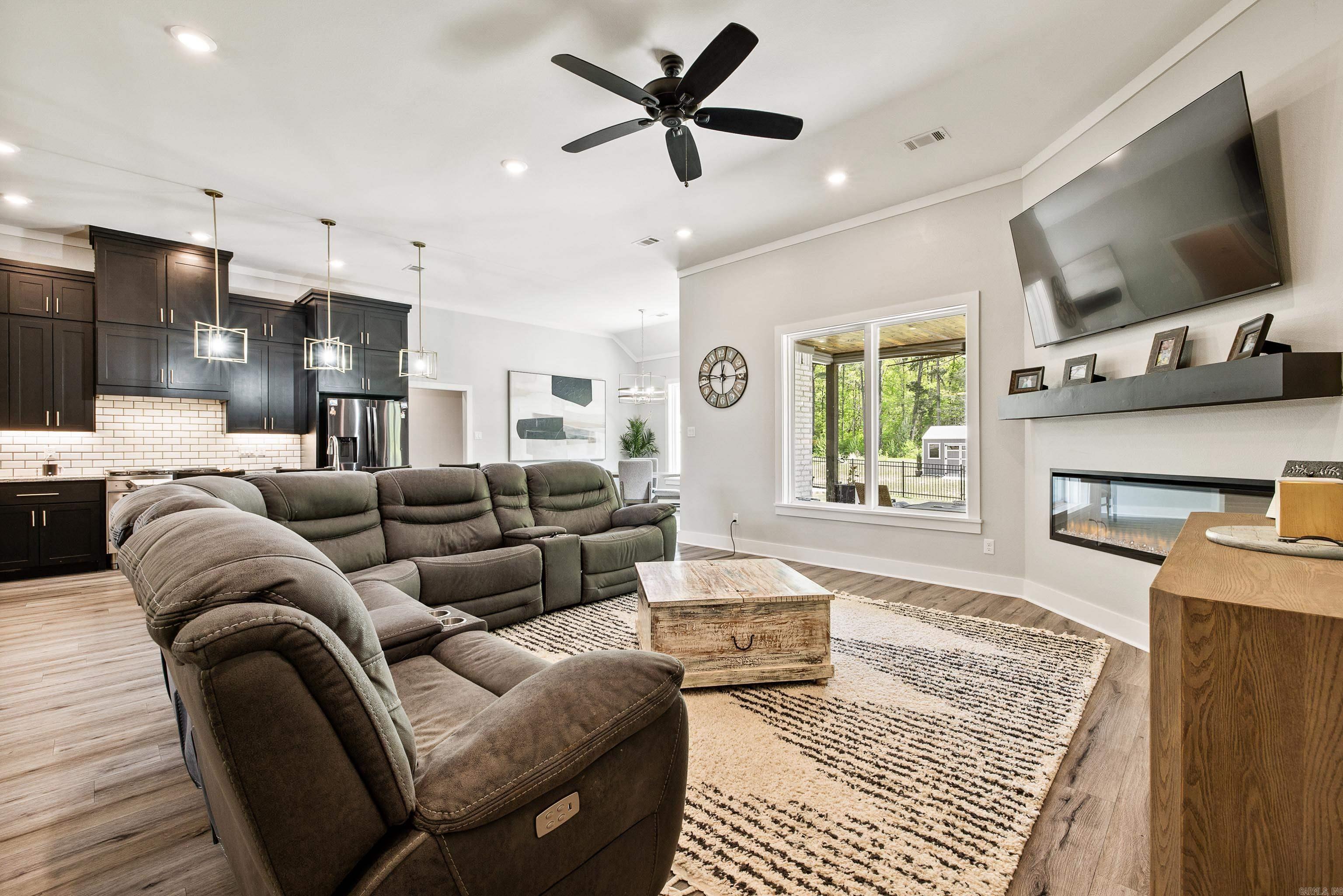 CREEKSIDE - Residential