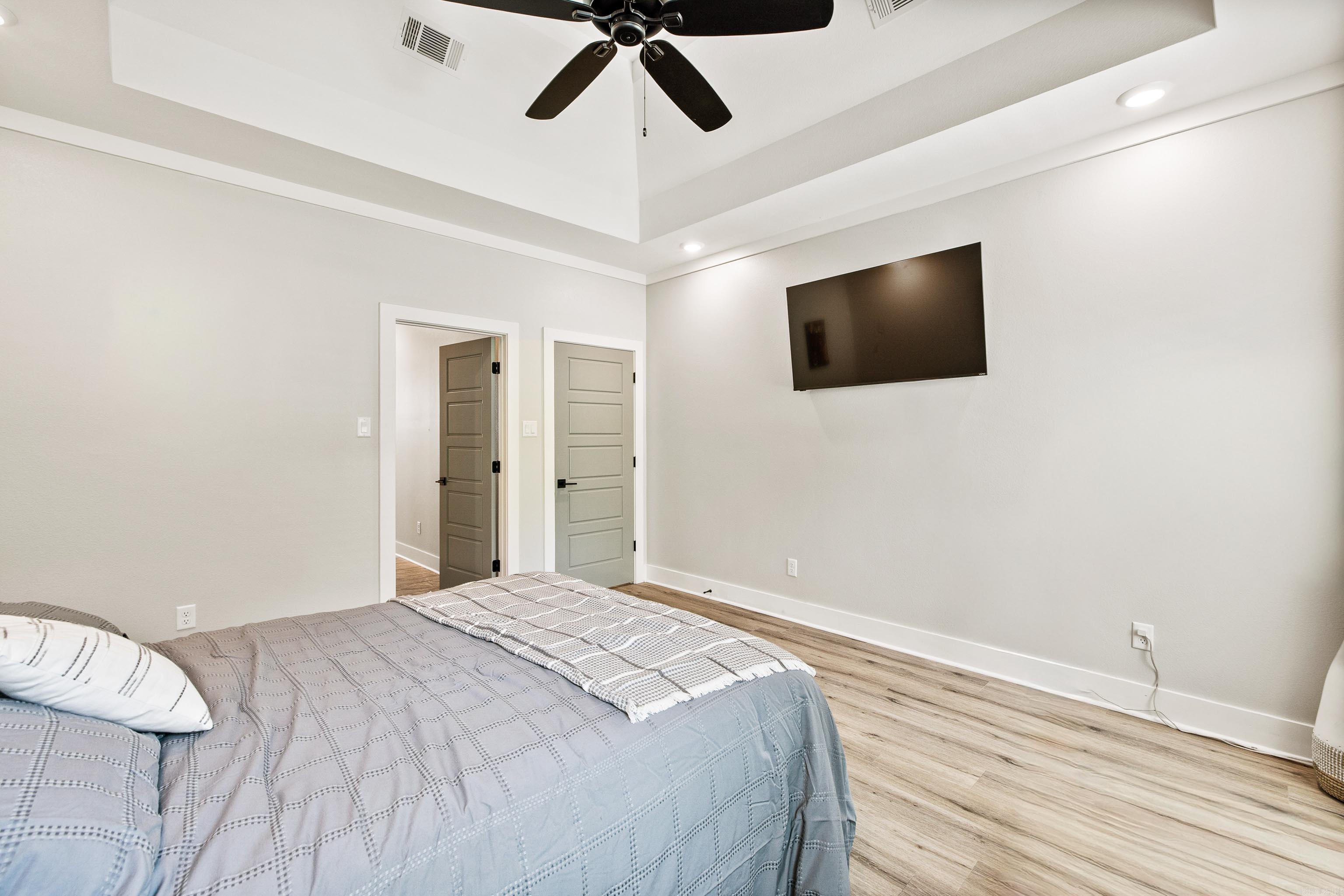 CREEKSIDE - Residential