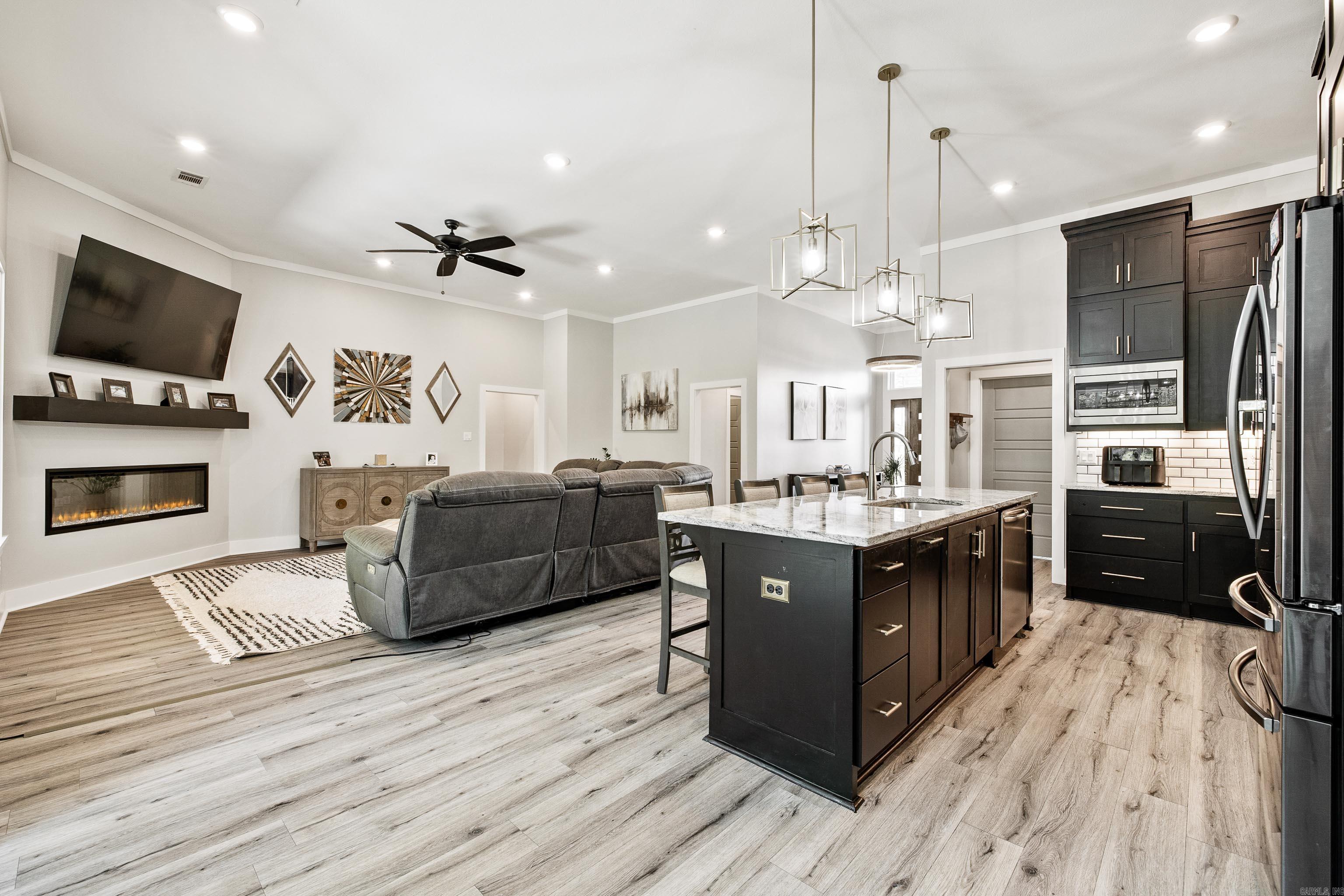 CREEKSIDE - Residential