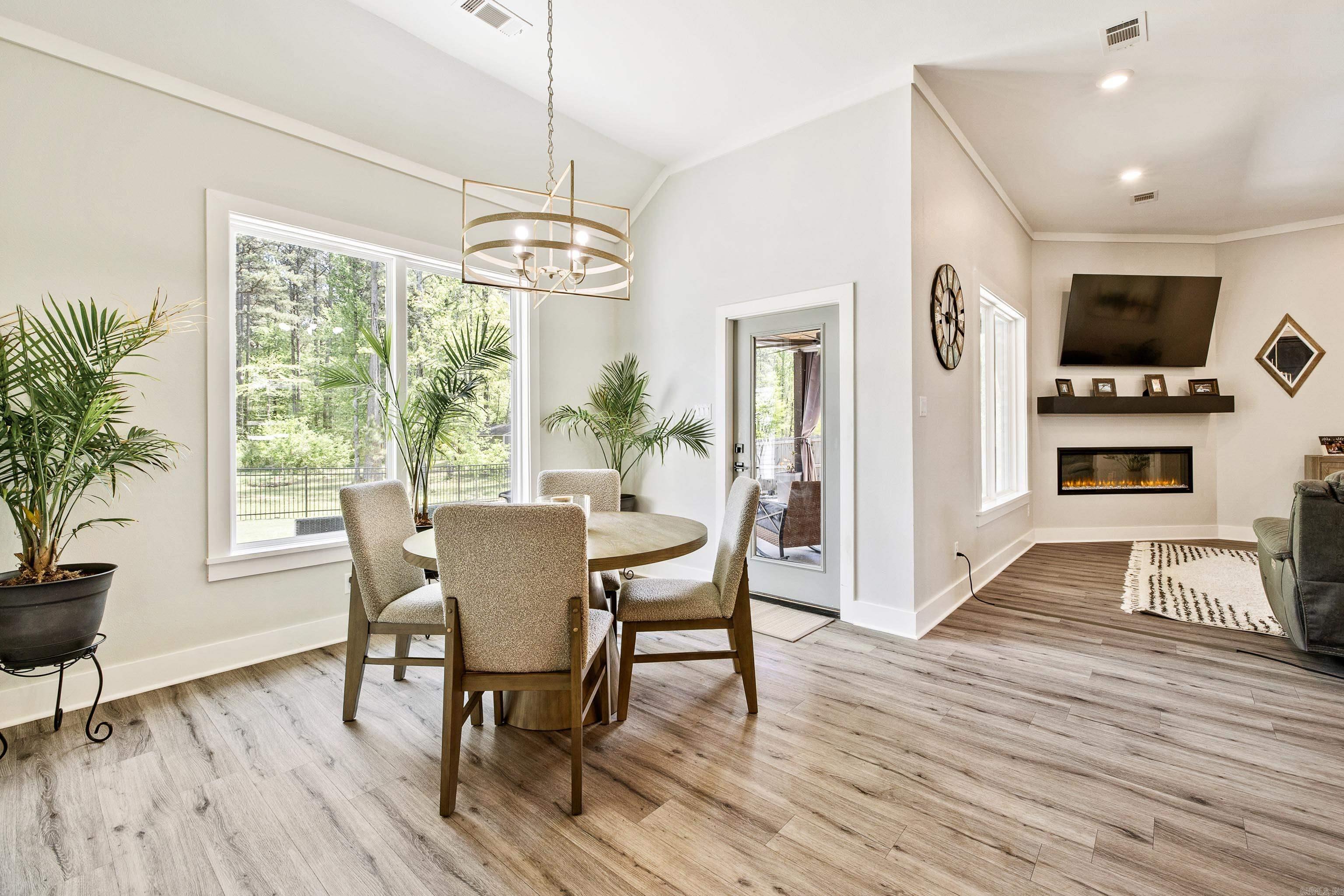 CREEKSIDE - Residential