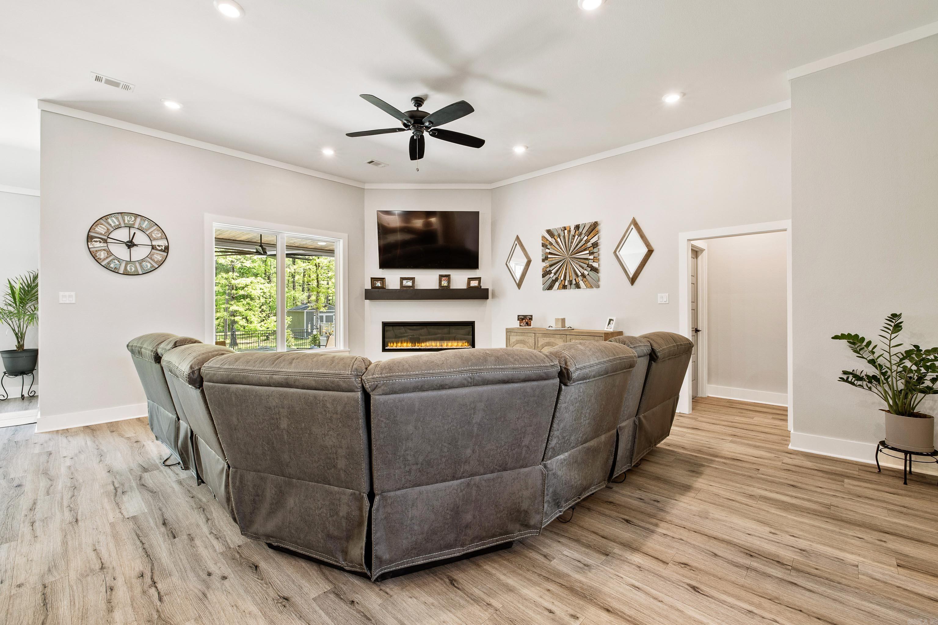 CREEKSIDE - Residential