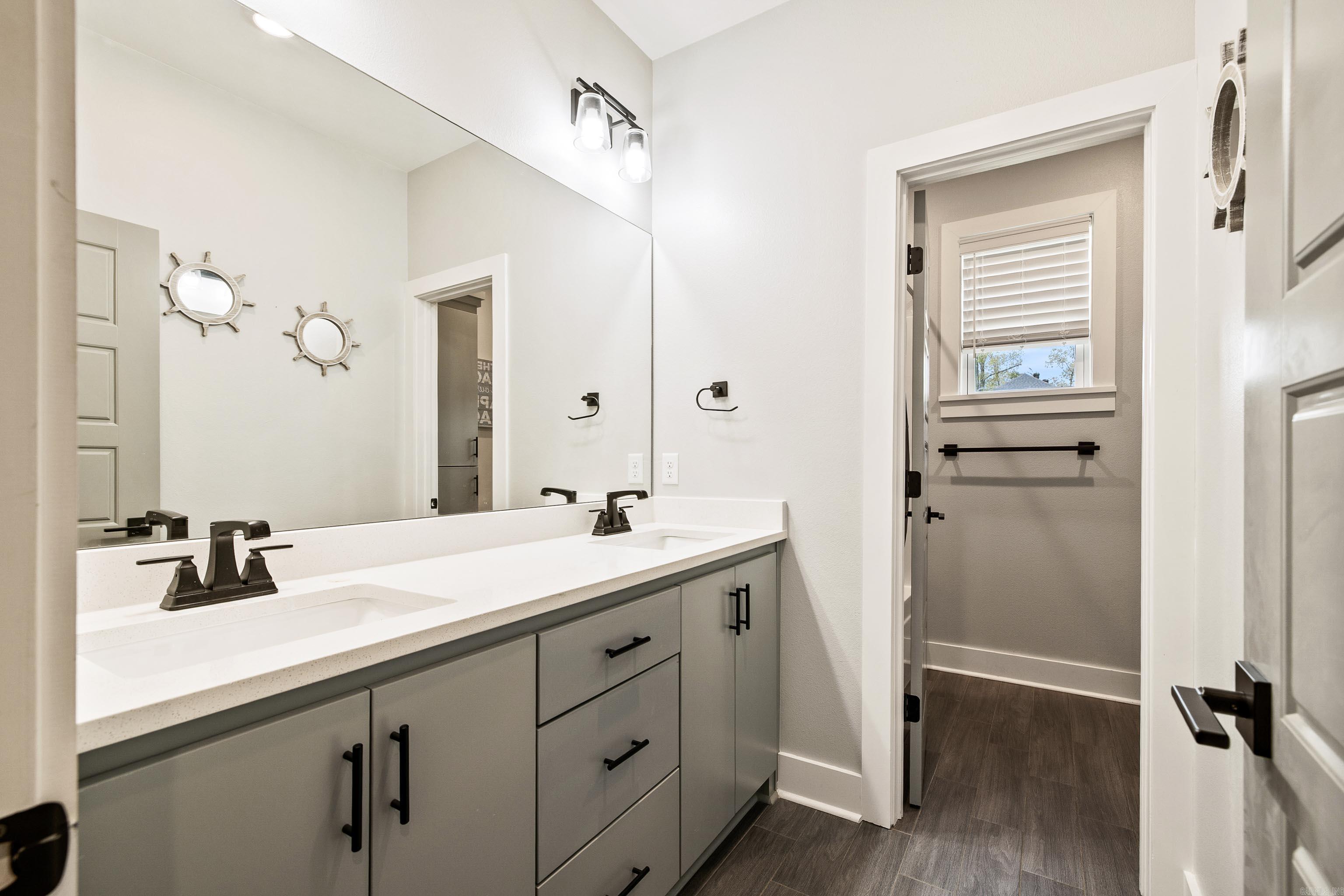 CREEKSIDE - Residential