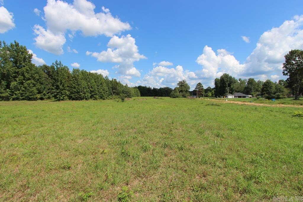 ROUND MOUNTAIN AT THE MEADOWS - Land