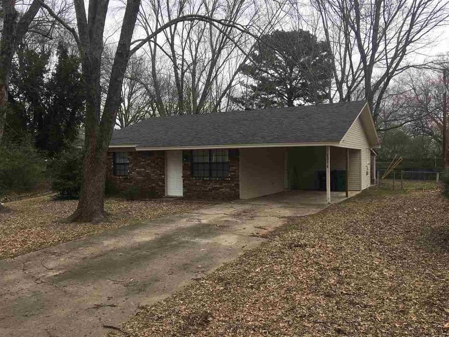 Nice 3 bedroom 1 bath completely updated.  Close to colleges, downtown and shopping. Large yard and covered parking.