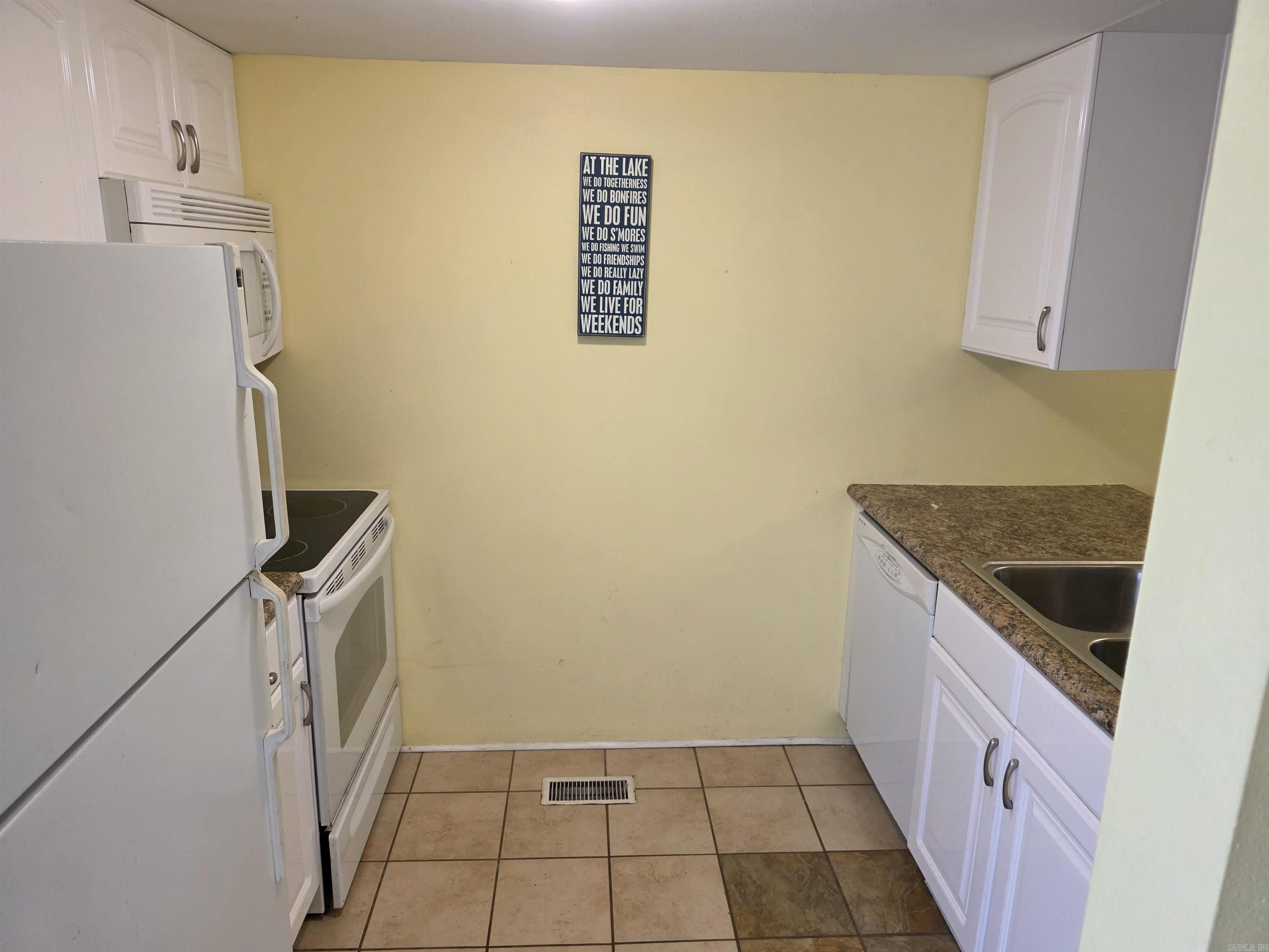 CHELSEA GLADE CONDO - Residential