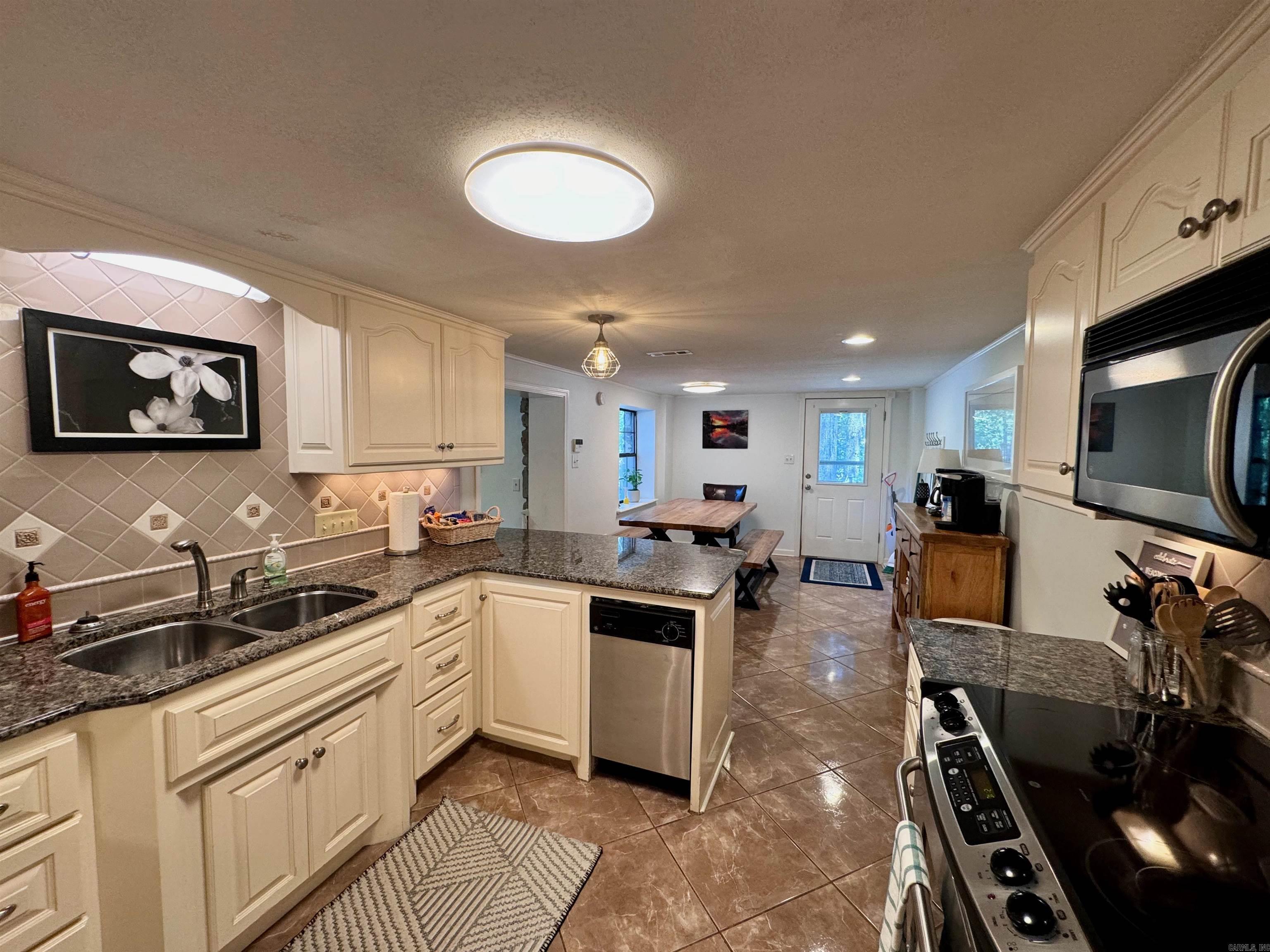 ARROWHEAD LAKE ESTATES - Residential