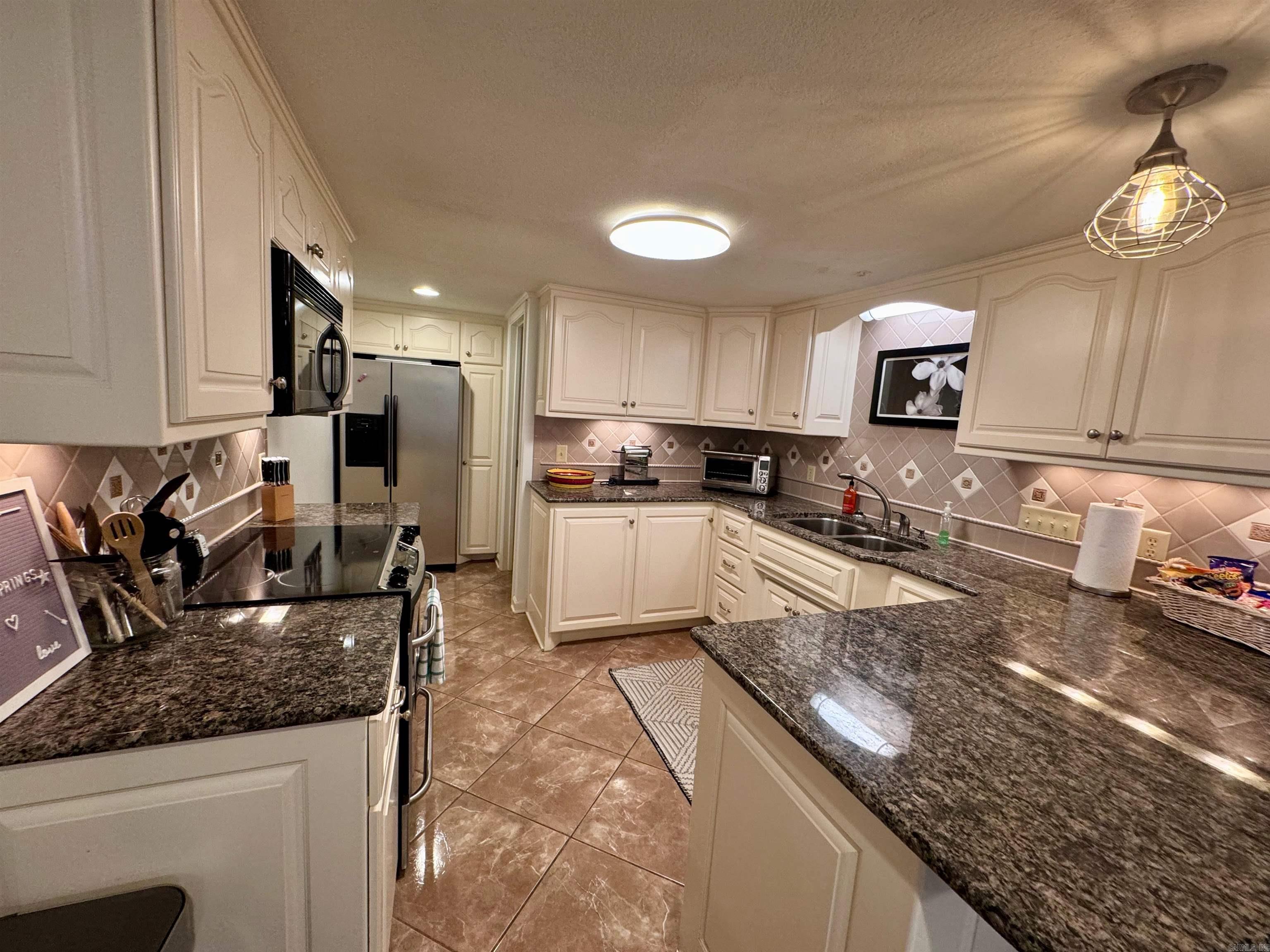 ARROWHEAD LAKE ESTATES - Residential