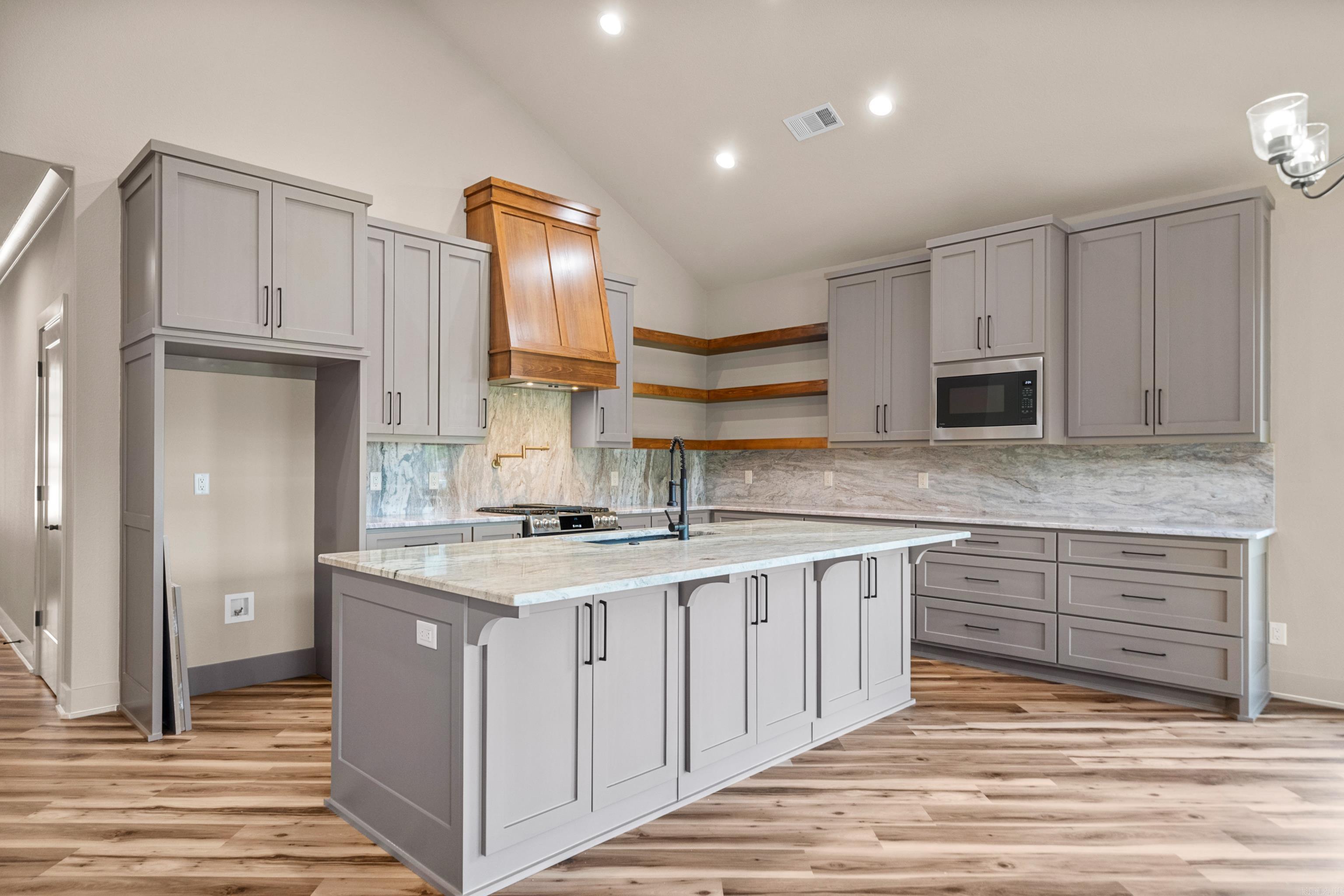BERROWS, LAKE HAMILTON - Residential