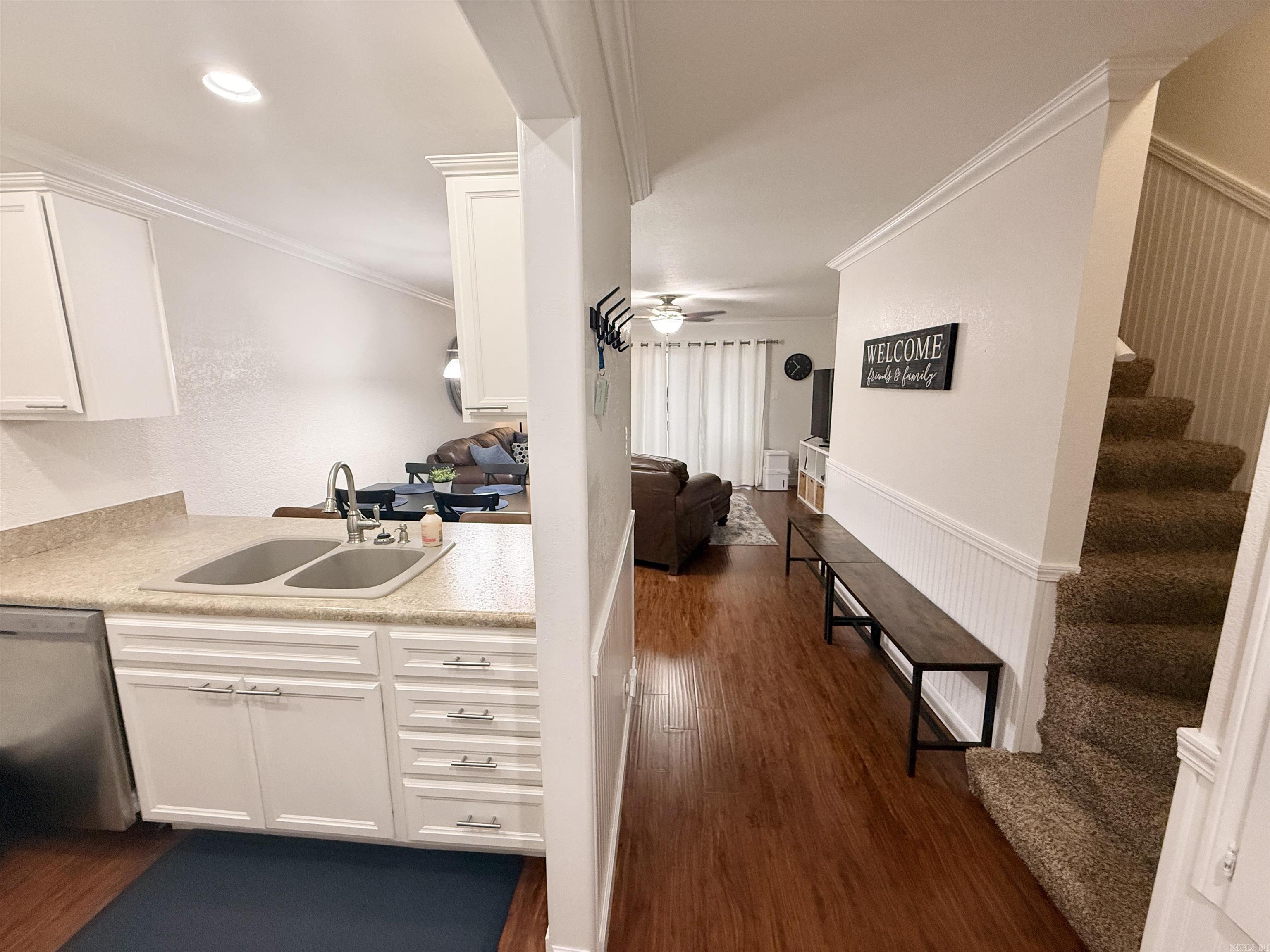 CHELSEA GLADE CONDO - Residential