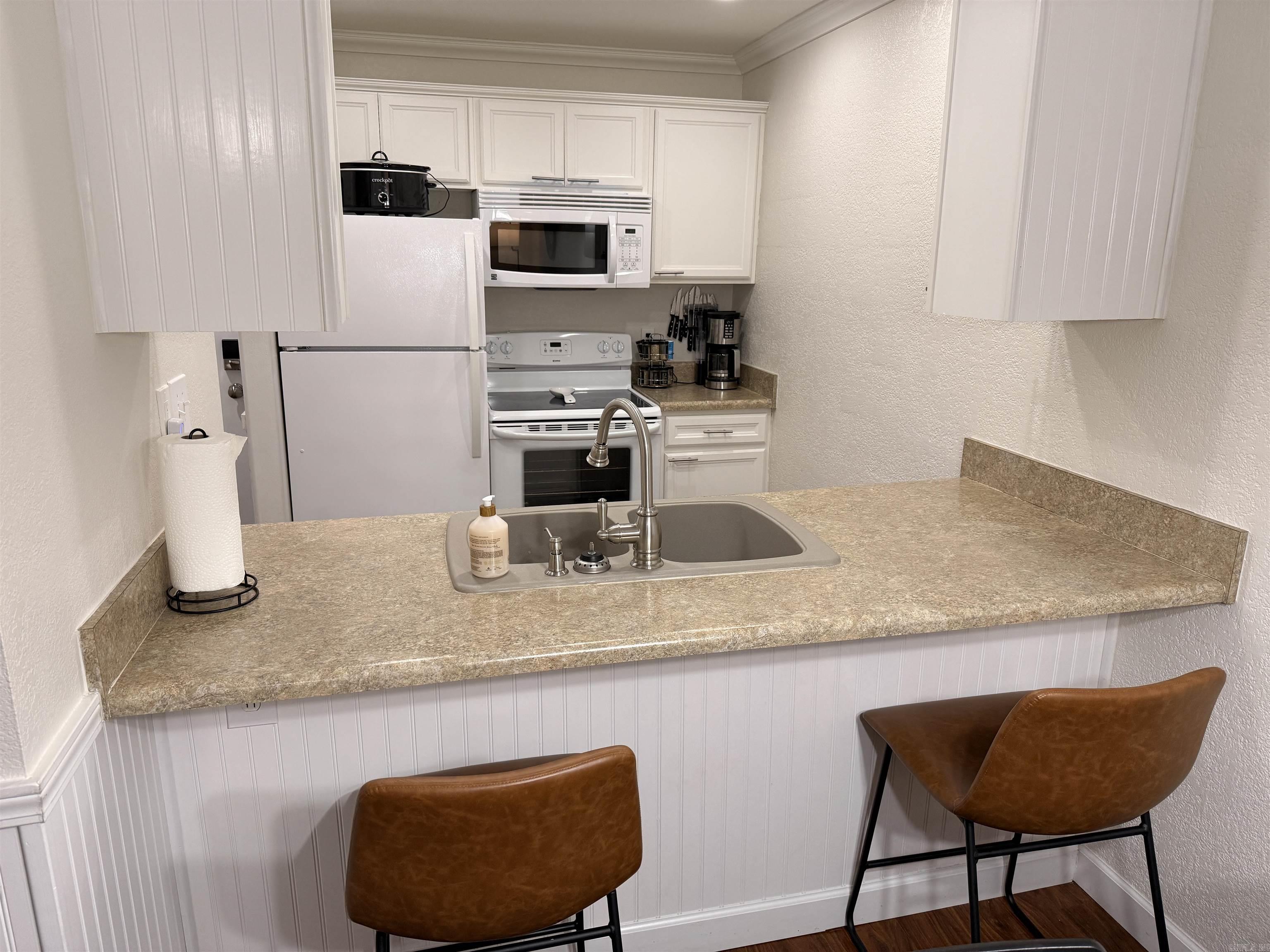 CHELSEA GLADE CONDO - Residential