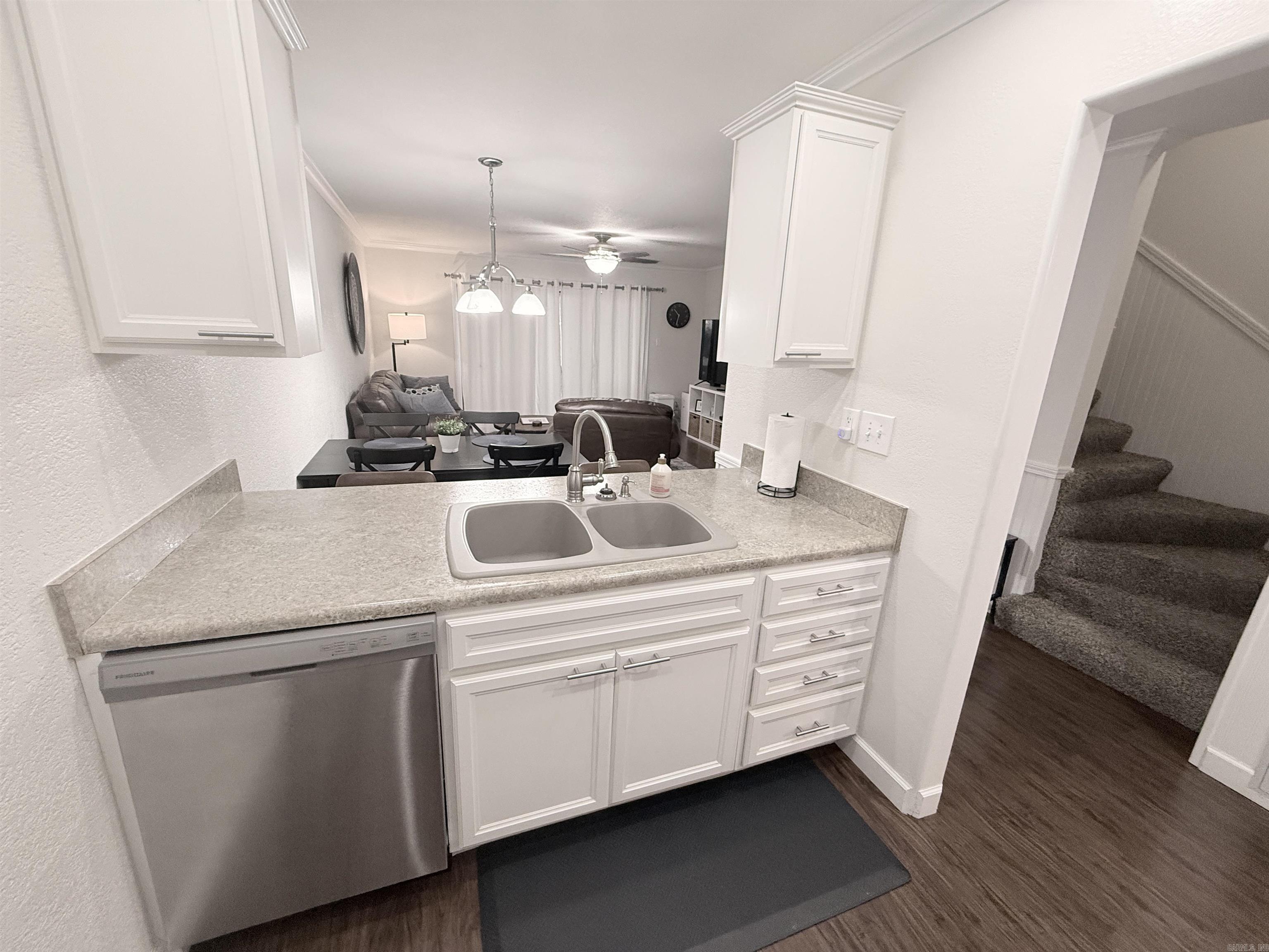 CHELSEA GLADE CONDO - Residential