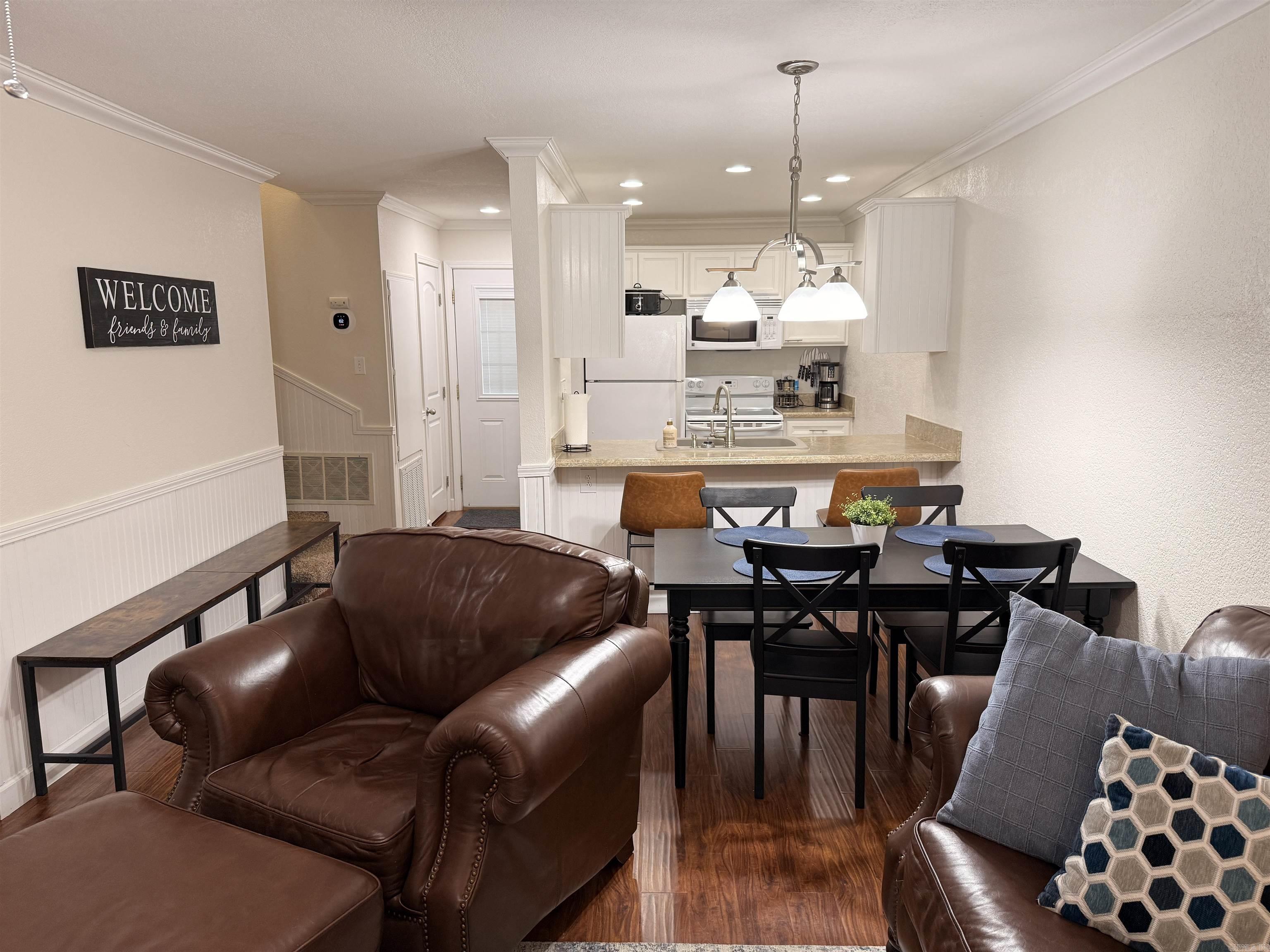 CHELSEA GLADE CONDO - Residential