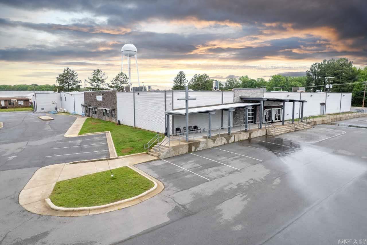 Cabot City Area - Commercial Sale